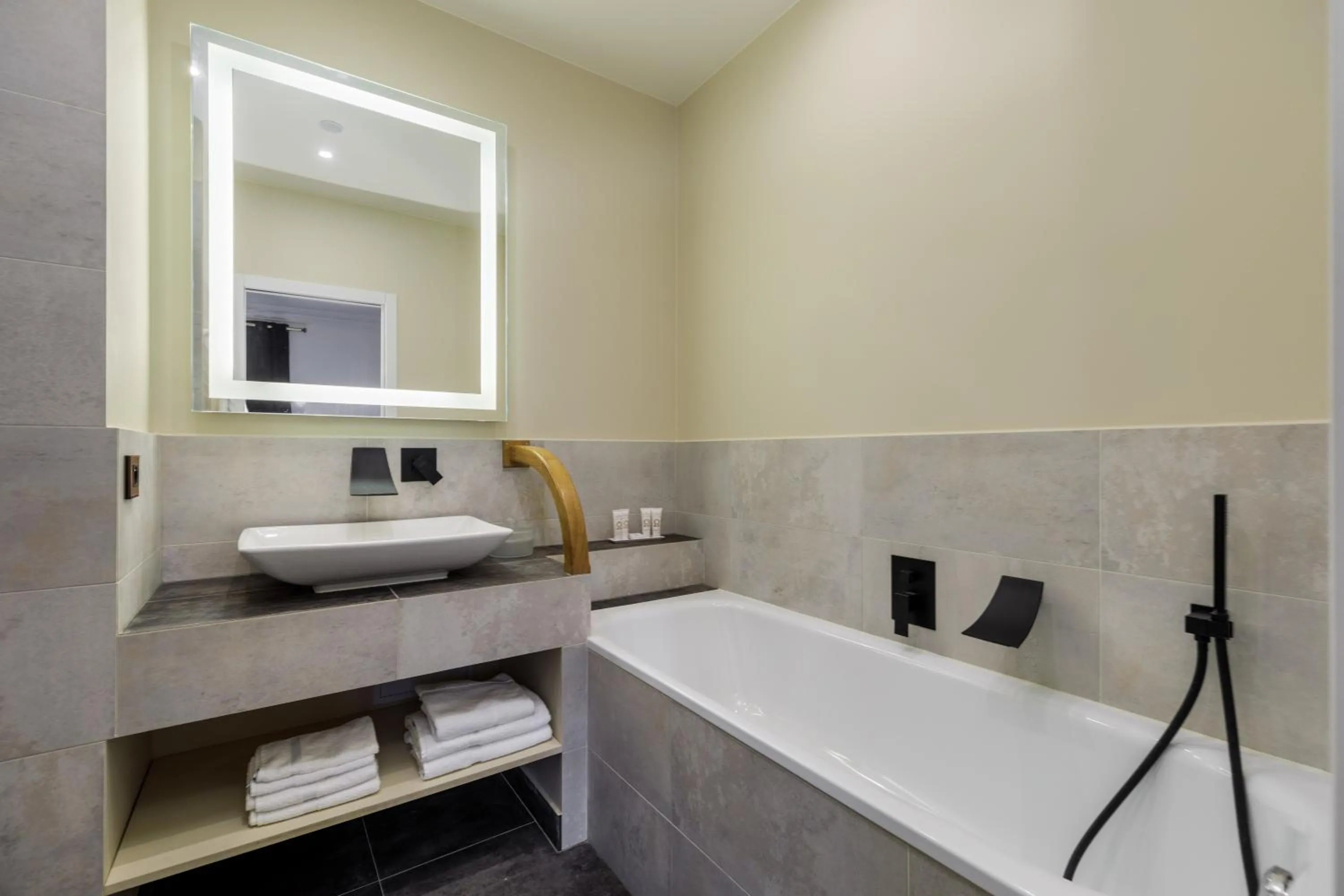 Bathroom in L'Hôtel Particulier - Paris Asnières