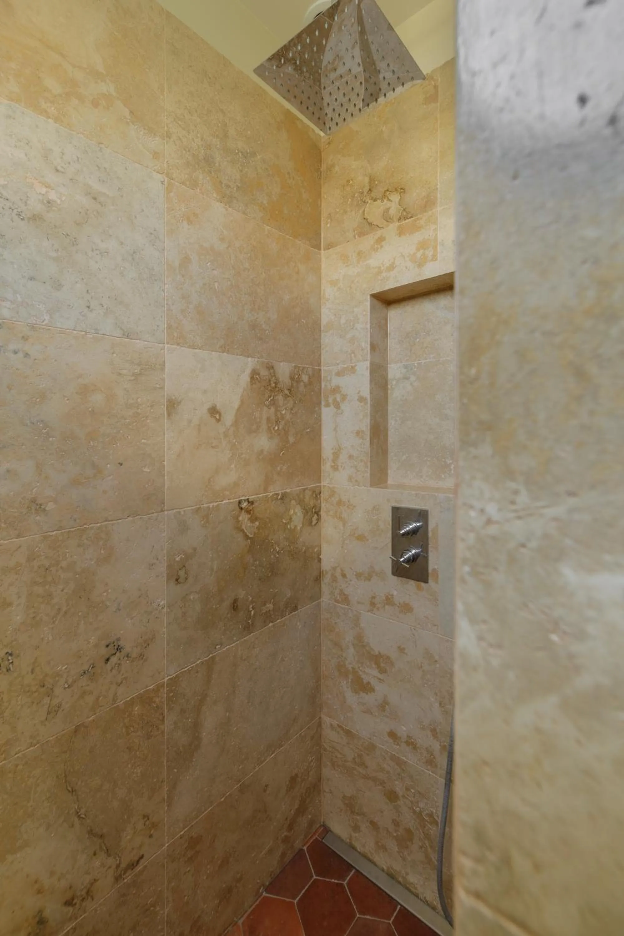 Shower in L'Hôtel Particulier - Paris Asnières