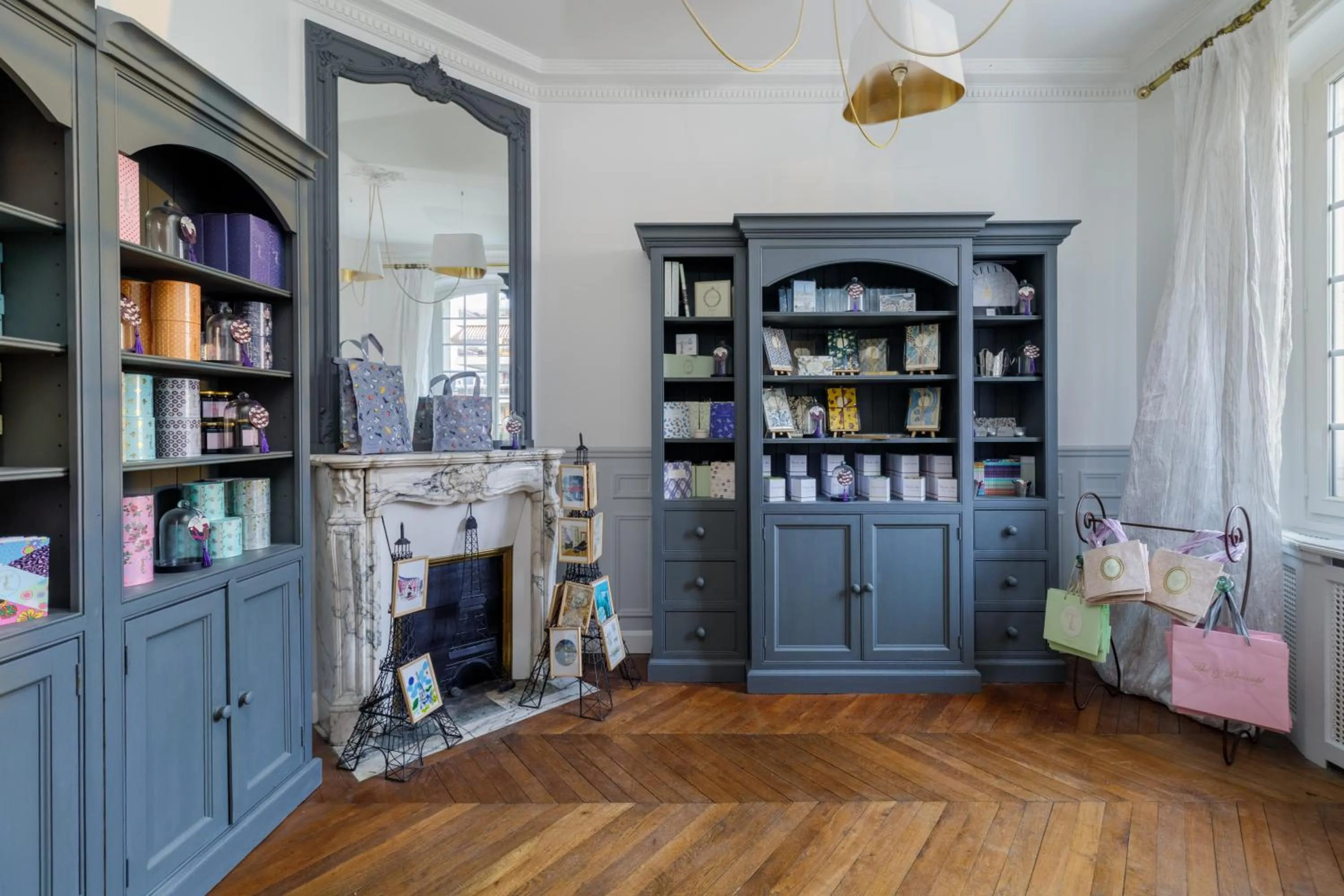 On-site shops in L'Hôtel Particulier - Paris Asnières
