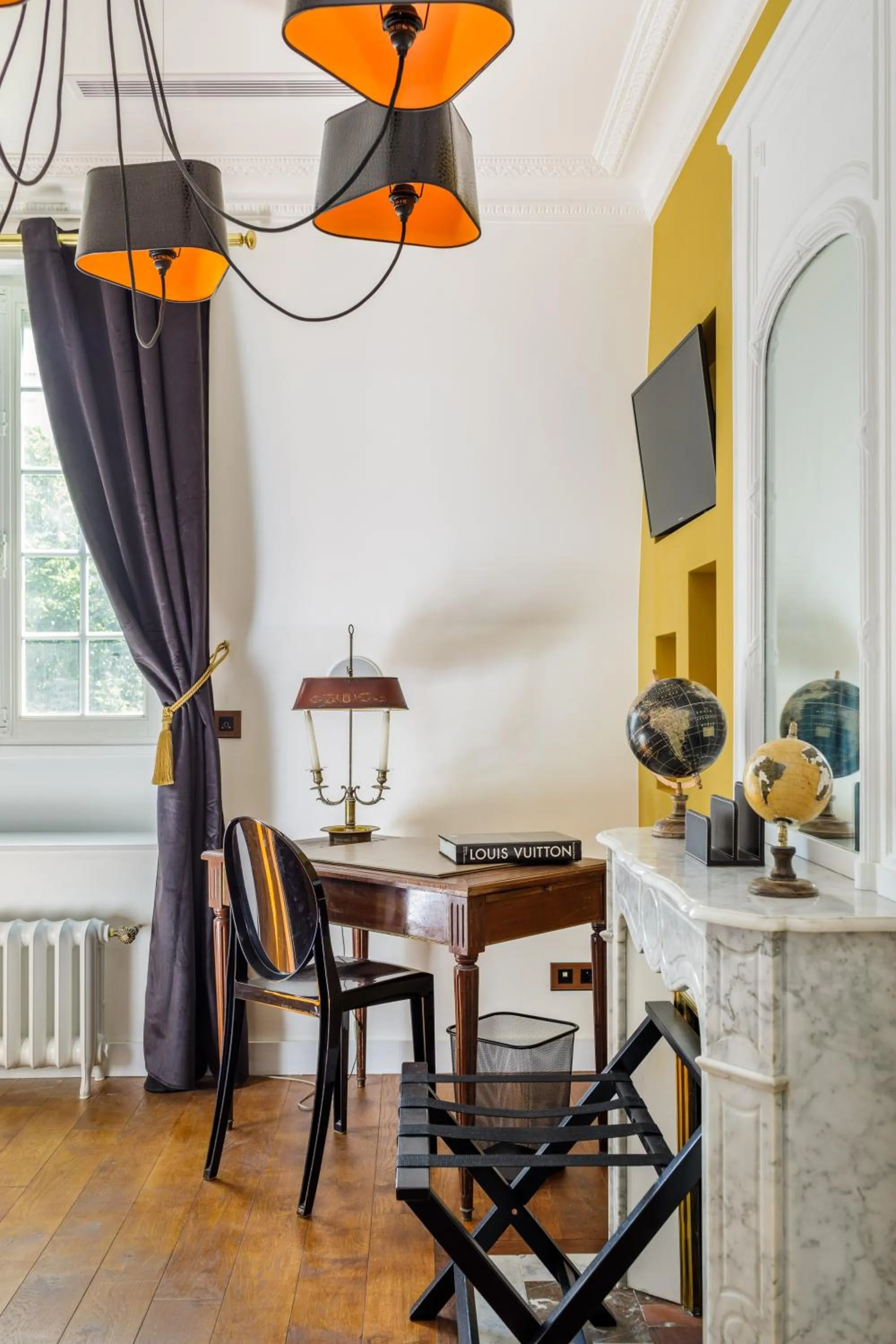 Seating area in L'Hôtel Particulier - Paris Asnières