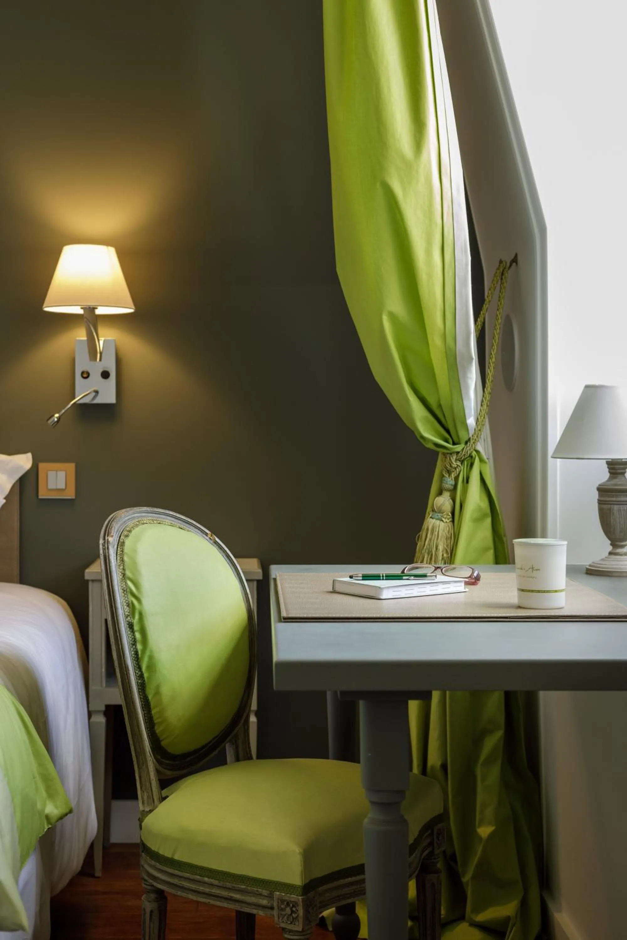 Seating area in L'Hôtel Particulier - Paris Asnières