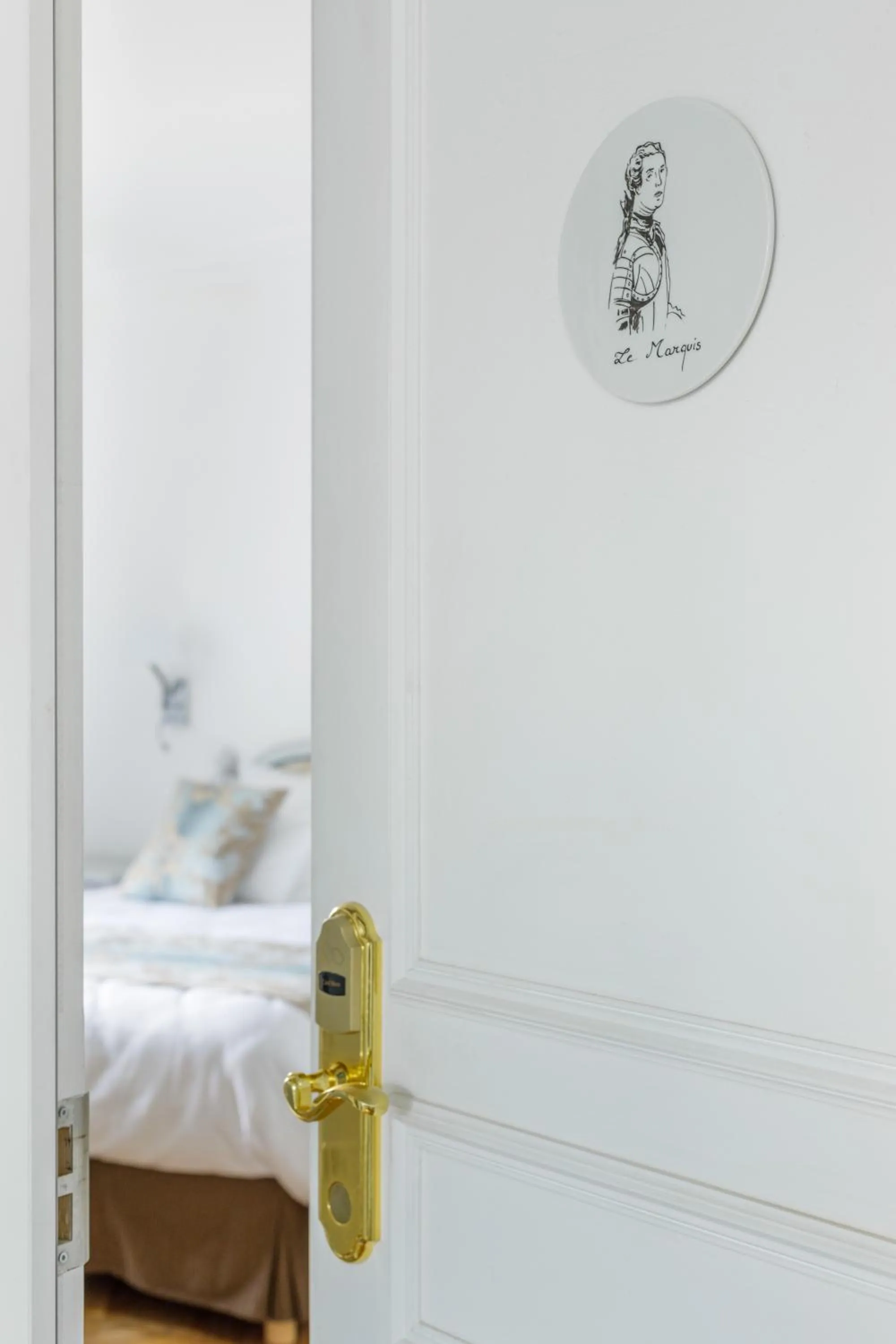 Bedroom, Bed in L'Hôtel Particulier - Paris Asnières