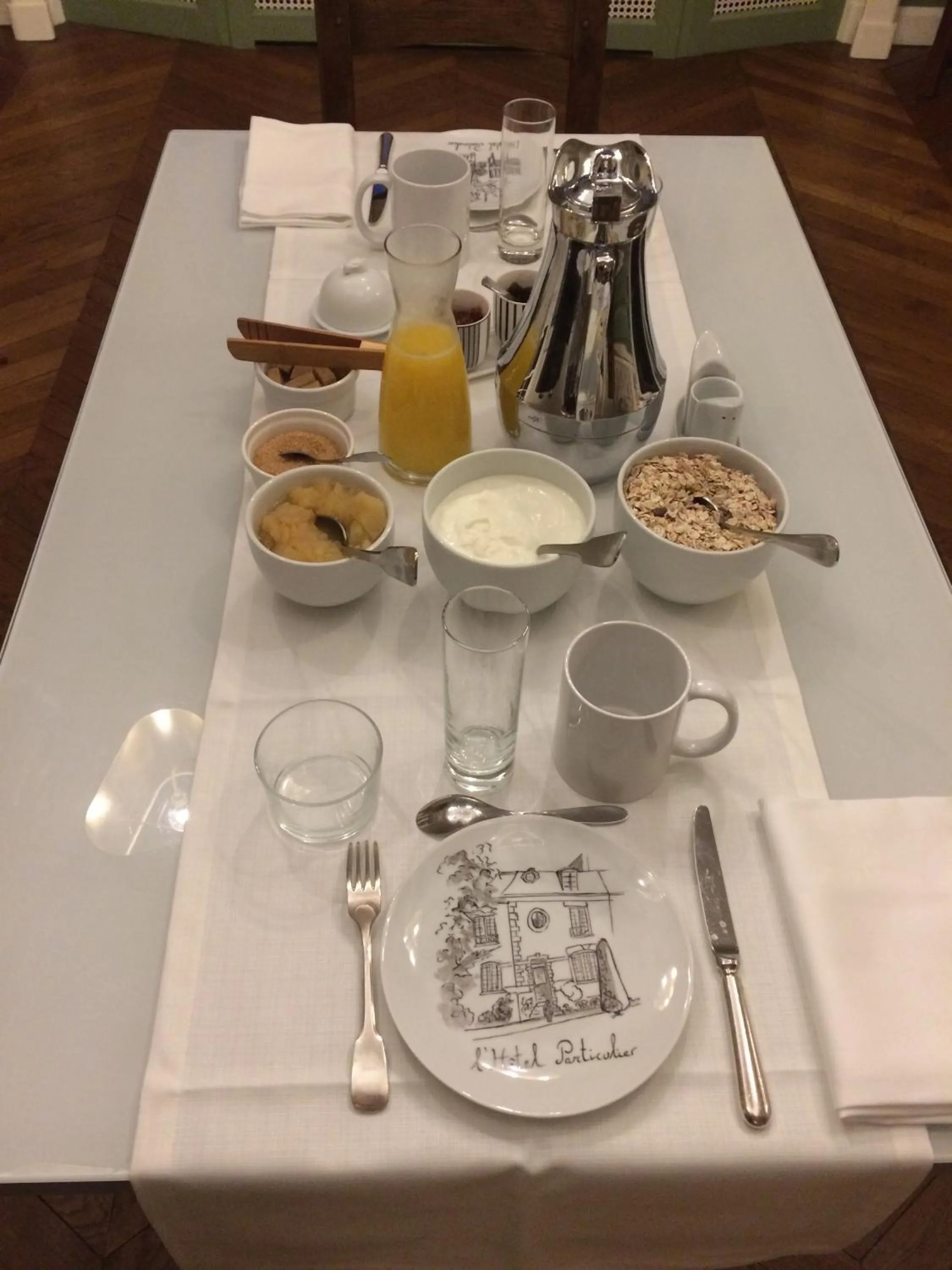 Breakfast in L'Hôtel Particulier - Paris Asnières