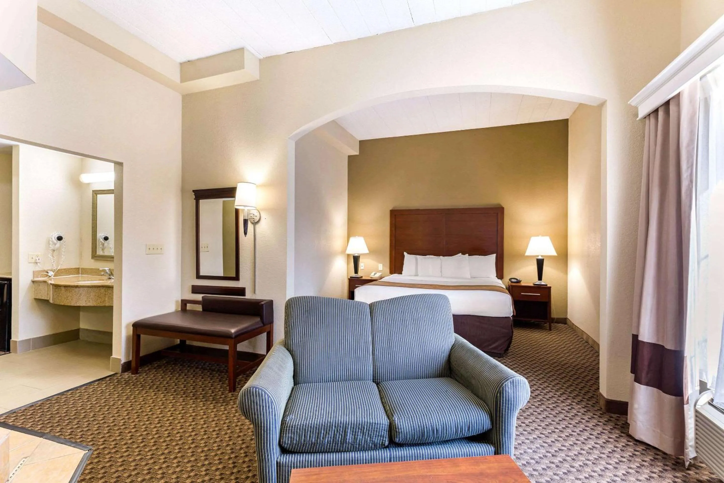 Bedroom, Bed in Comfort Suites Elkridge Columbia Gateway