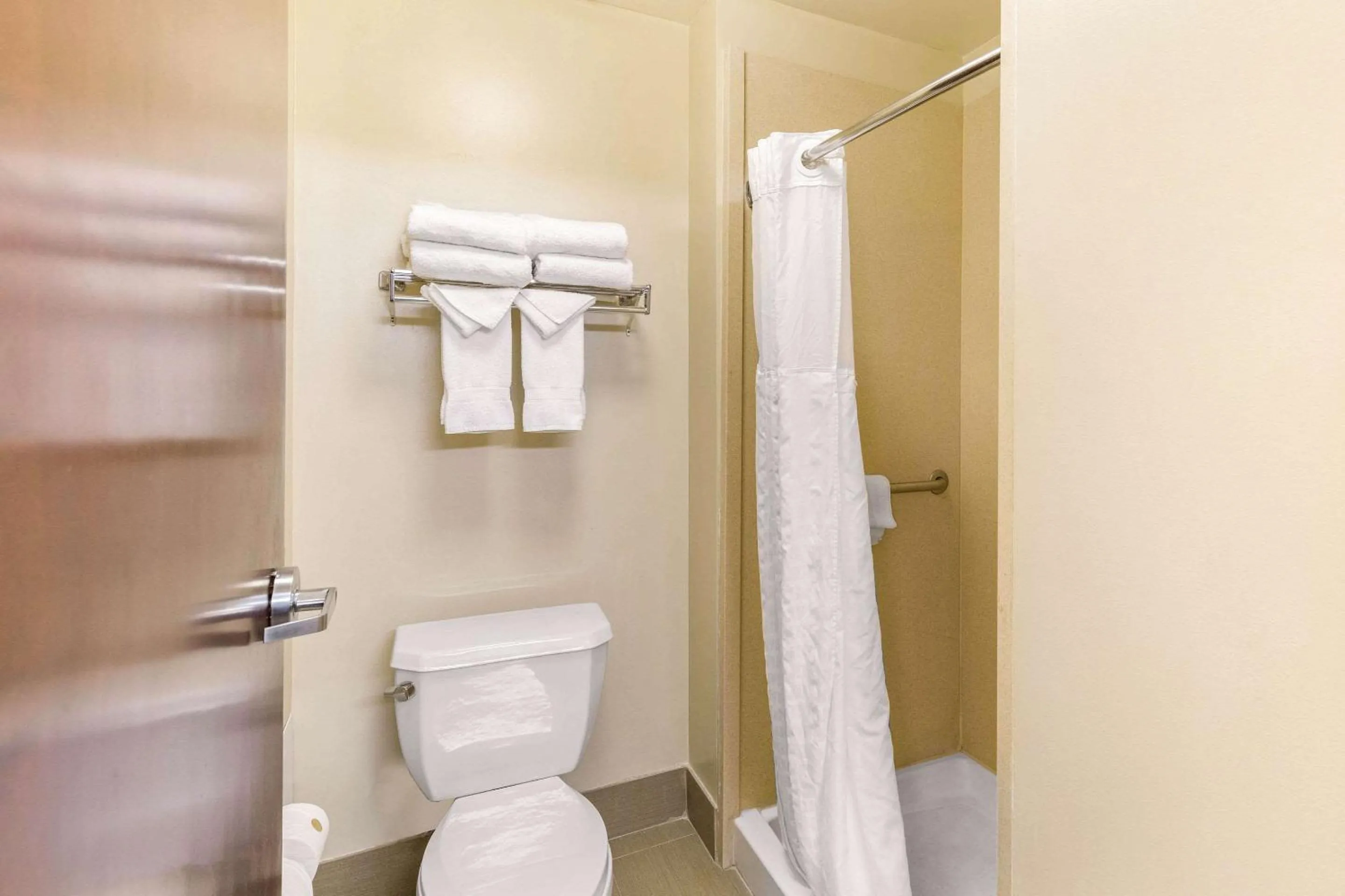 Bedroom in Comfort Suites Elkridge Columbia Gateway