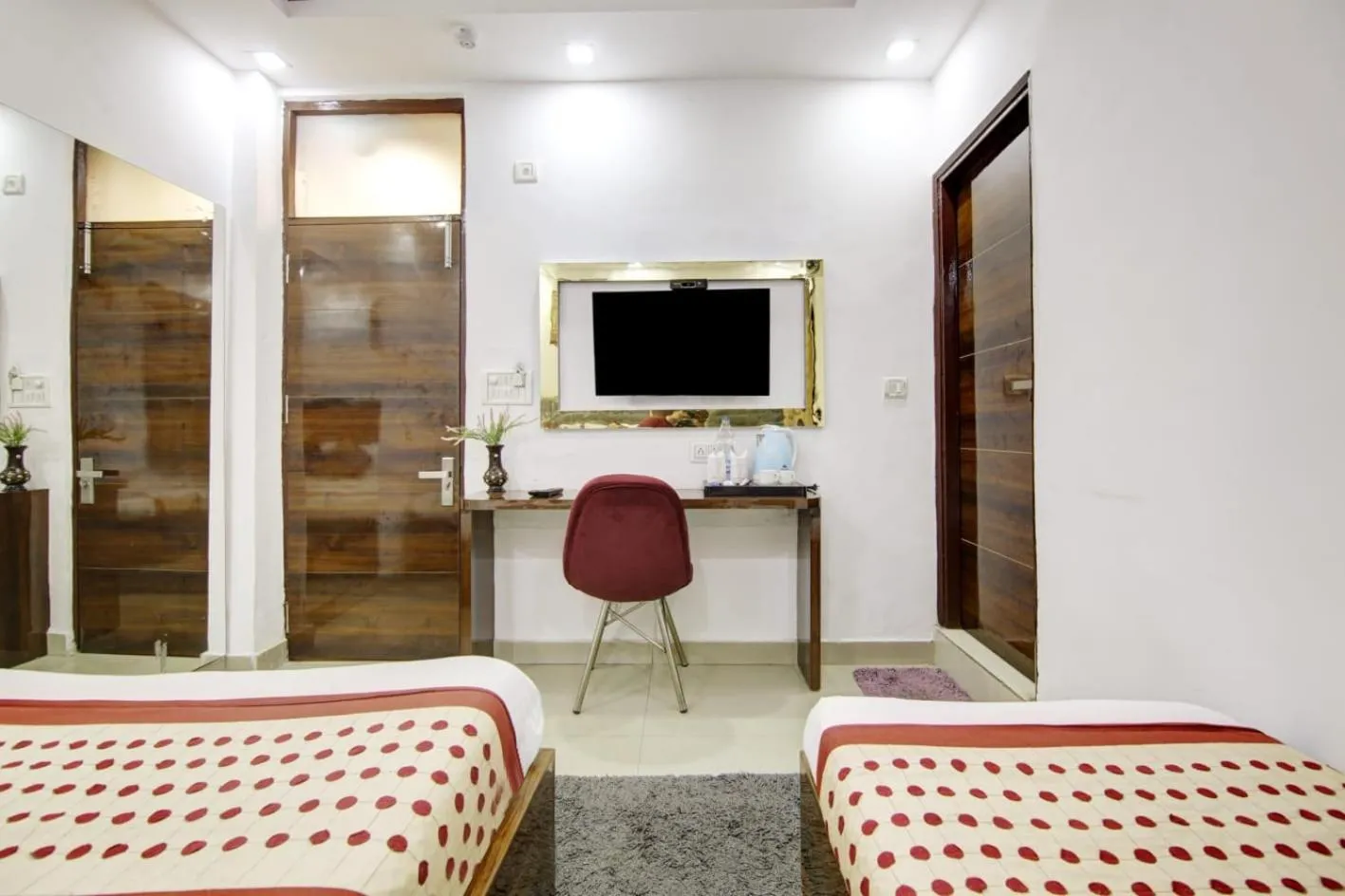 Bedroom, Bed in Hotel Dreamland Dx-5 Mints walk From New Delhi Railways Station