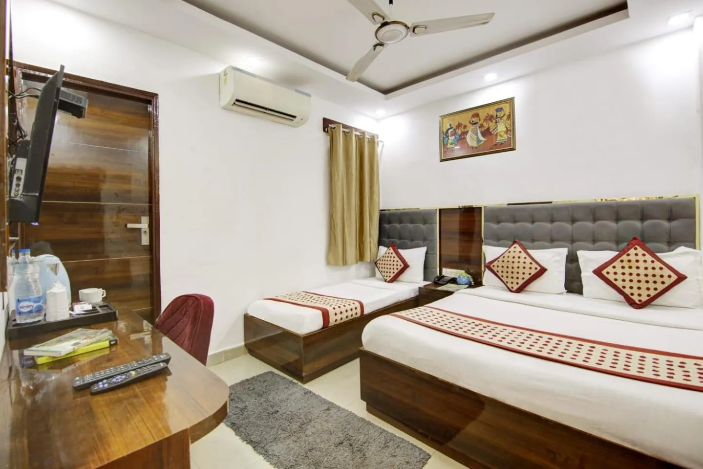 Bedroom, Bed in Hotel Dreamland Dx-5 Mints walk From New Delhi Railways Station