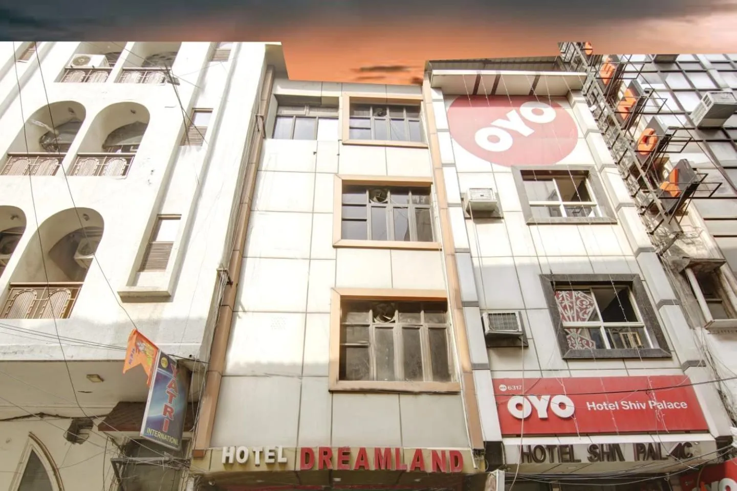 Facade/entrance in Hotel Dreamland Dx-5 Mints walk From New Delhi Railways Station