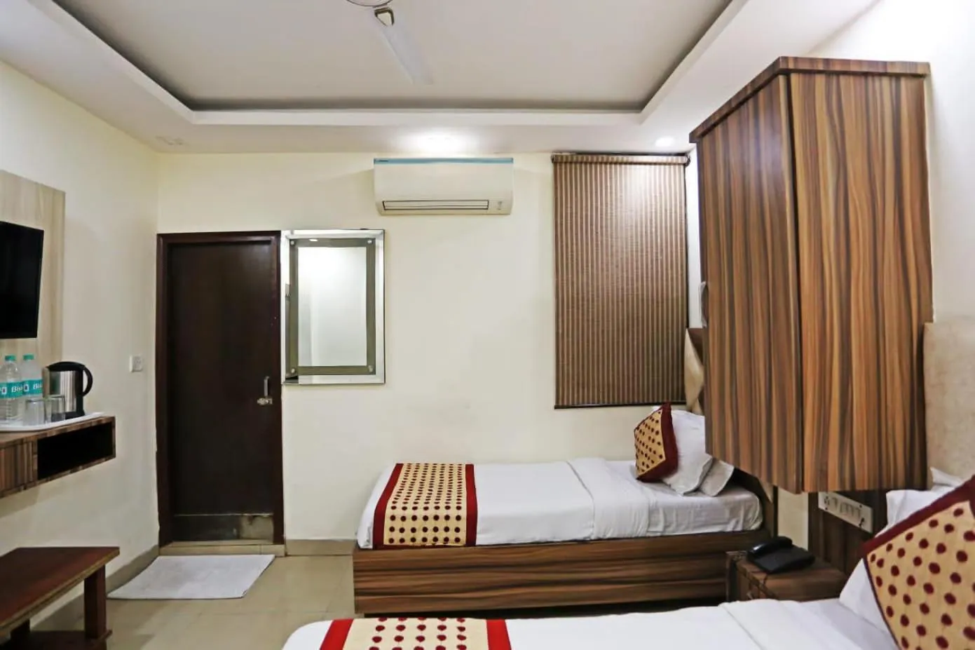 Bed in Hotel Dreamland Dx-5 Mints walk From New Delhi Railways Station