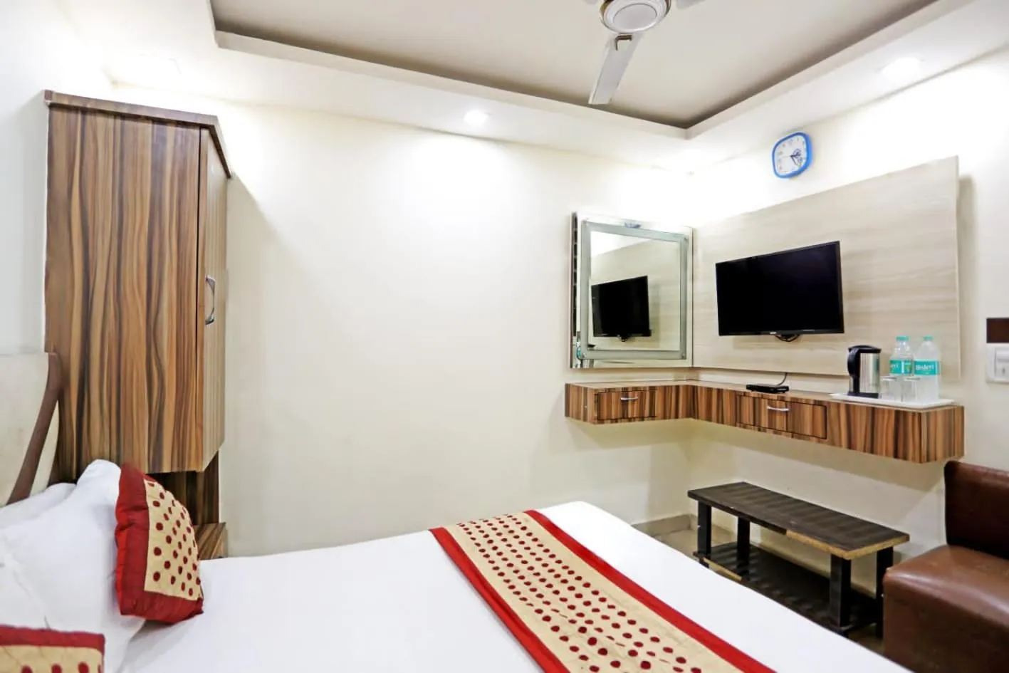 Bed in Hotel Dreamland Dx-5 Mints walk From New Delhi Railways Station