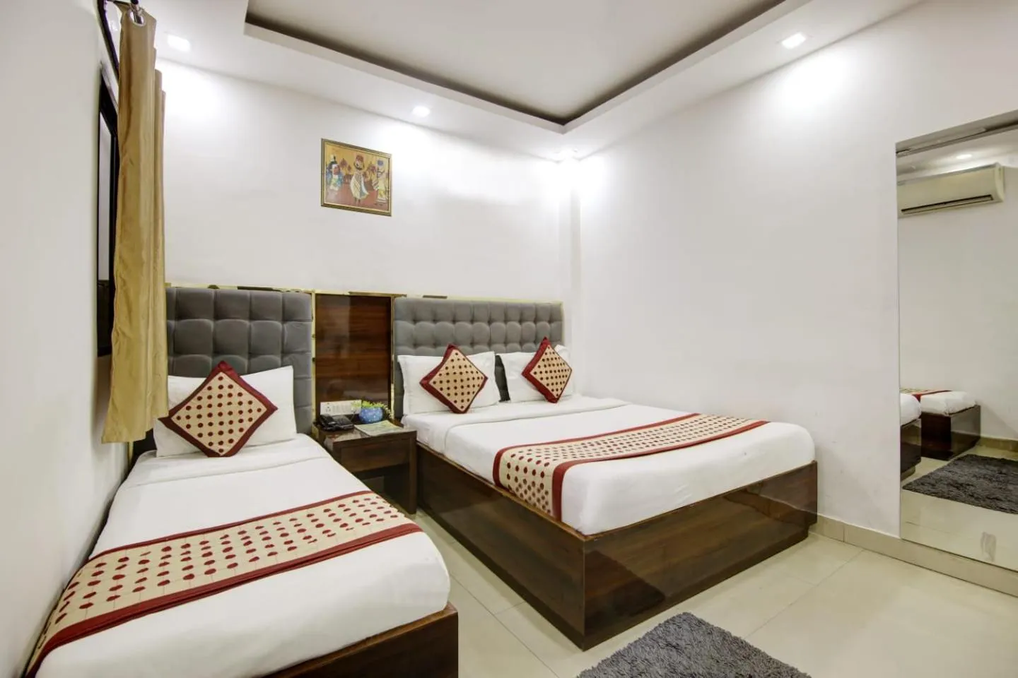 Bedroom, Bed in Hotel Dreamland Dx-5 Mints walk From New Delhi Railways Station