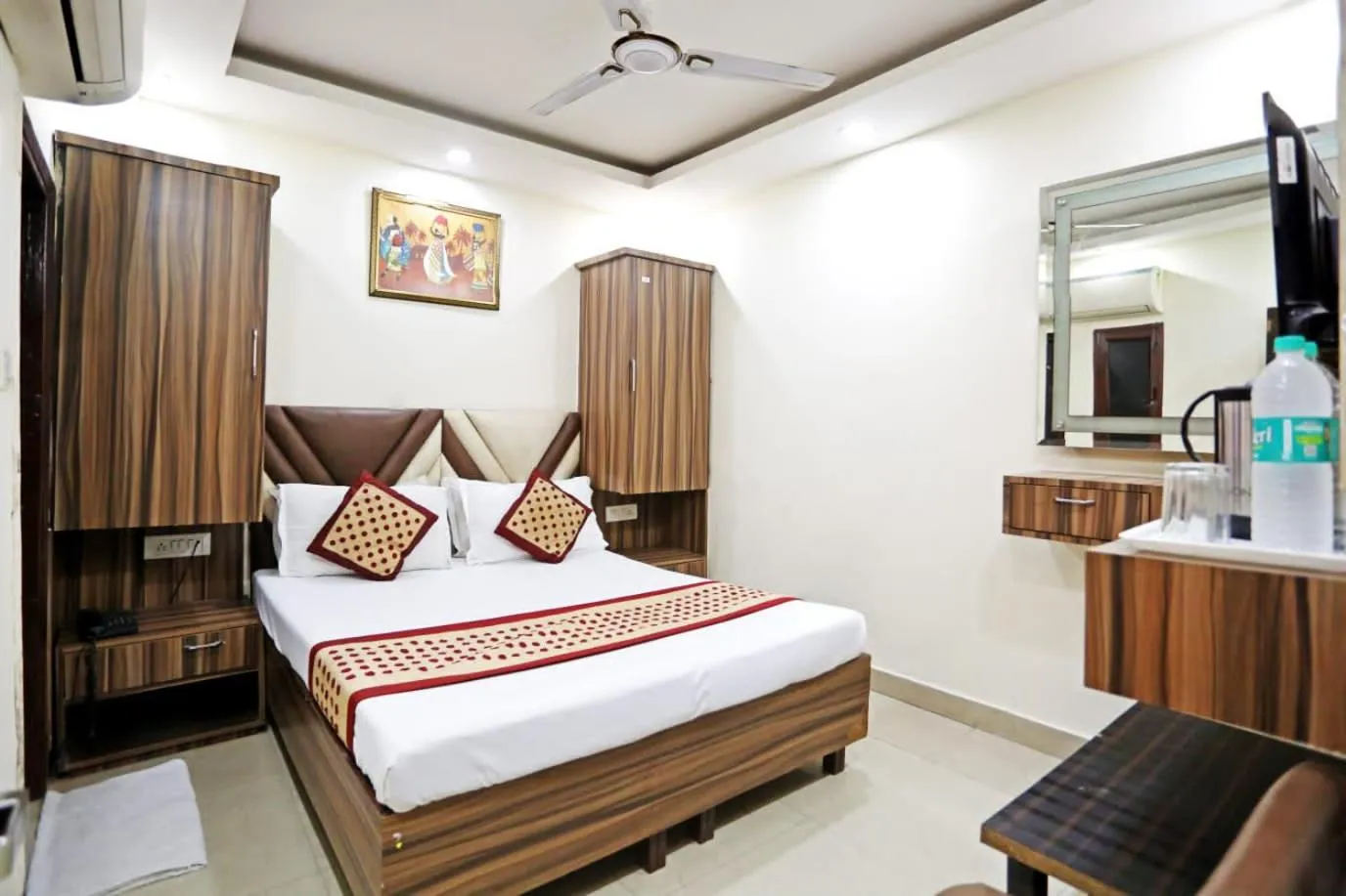Bed in Hotel Dreamland Dx-5 Mints walk From New Delhi Railways Station