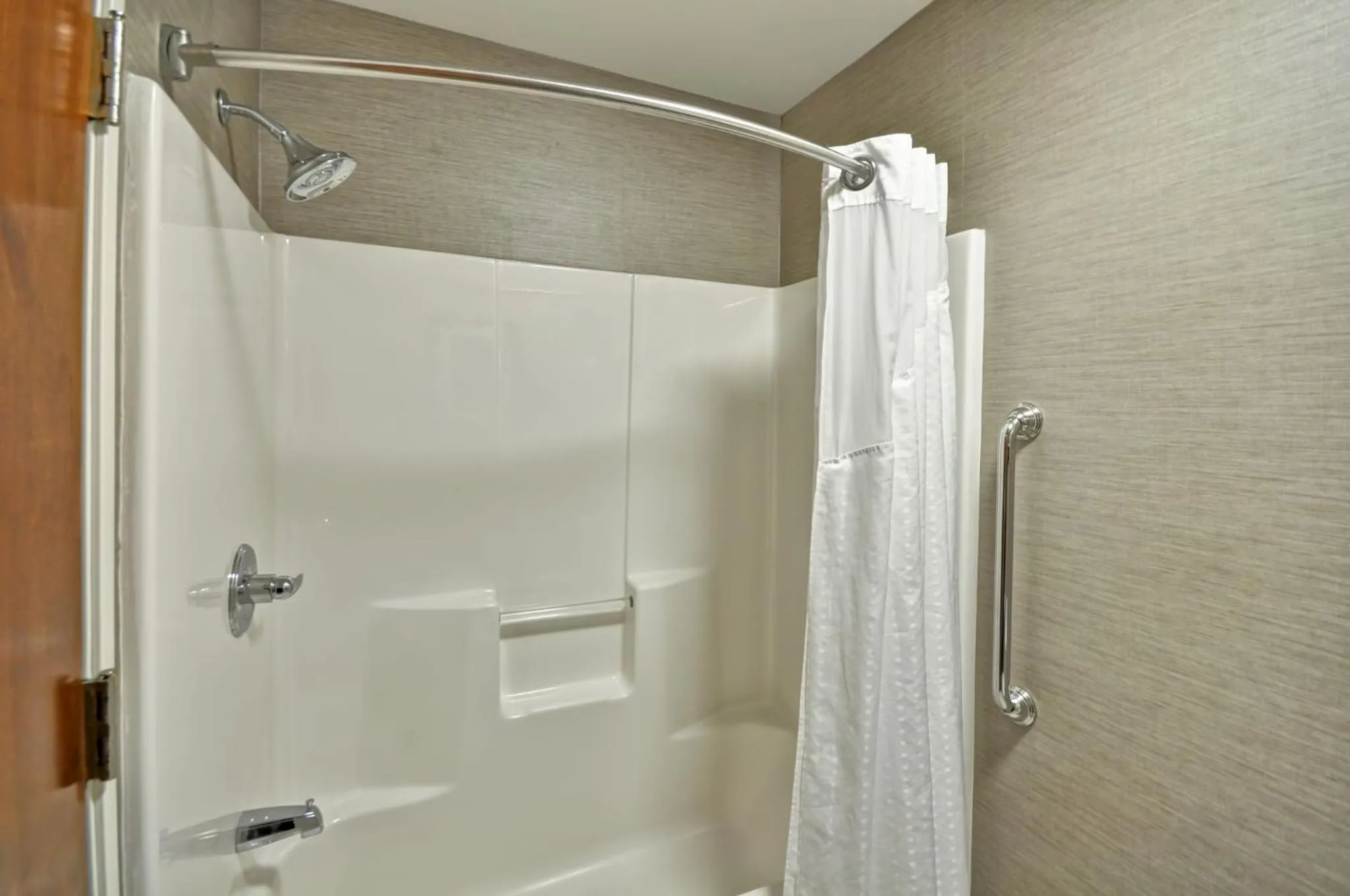 Bathroom in Holiday Inn Express Romulus / Detroit Airport by IHG