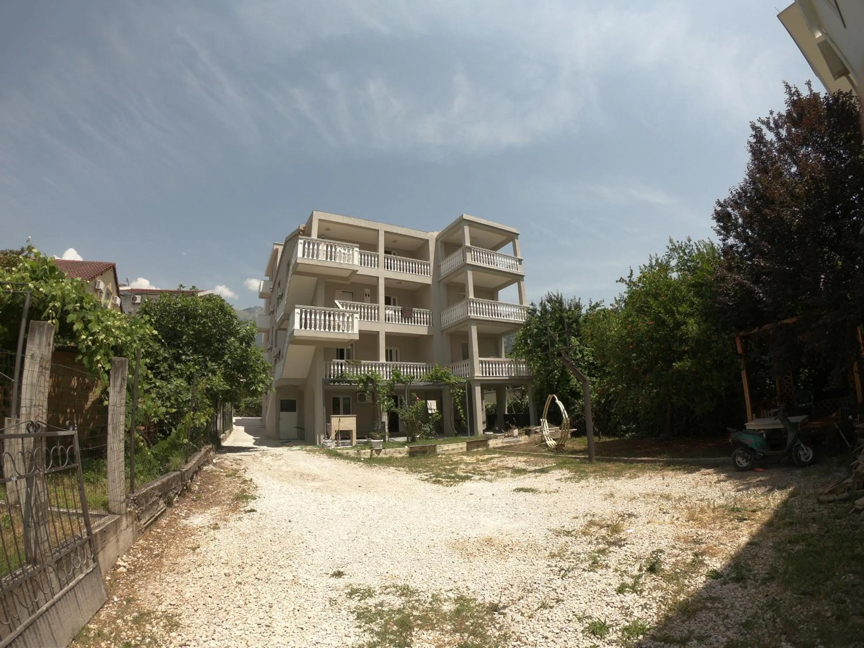 Facade/entrance in Martinović Rooms
