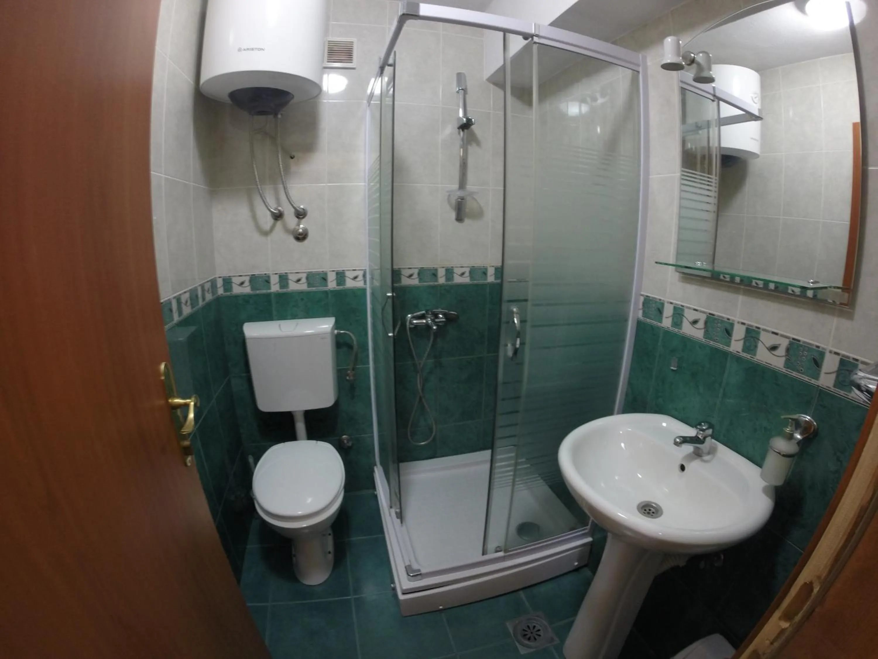 Shower in Martinović Rooms