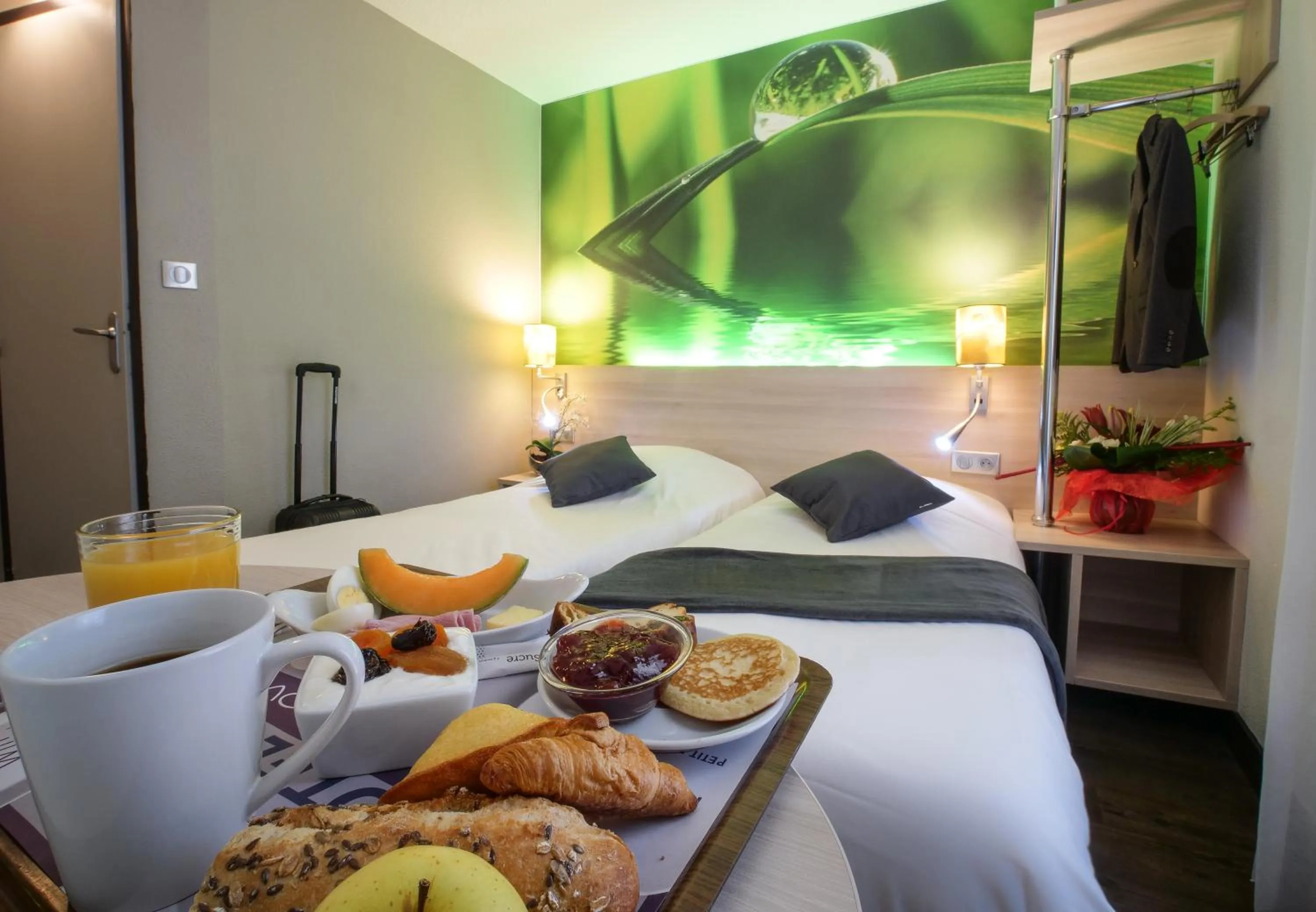 Breakfast, Bed in Hotel Inn Design Resto Novo Challans