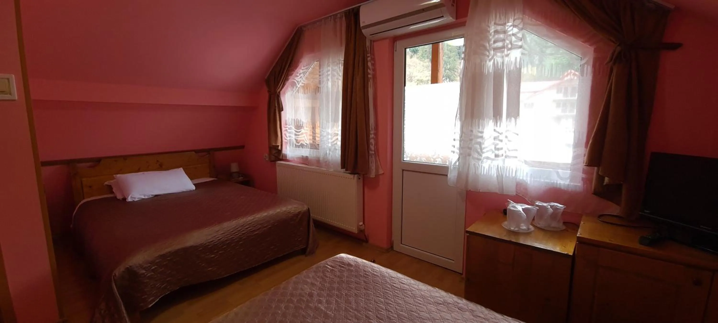 Bed in Pensiunea Aurora - Great Hostel Voineasa