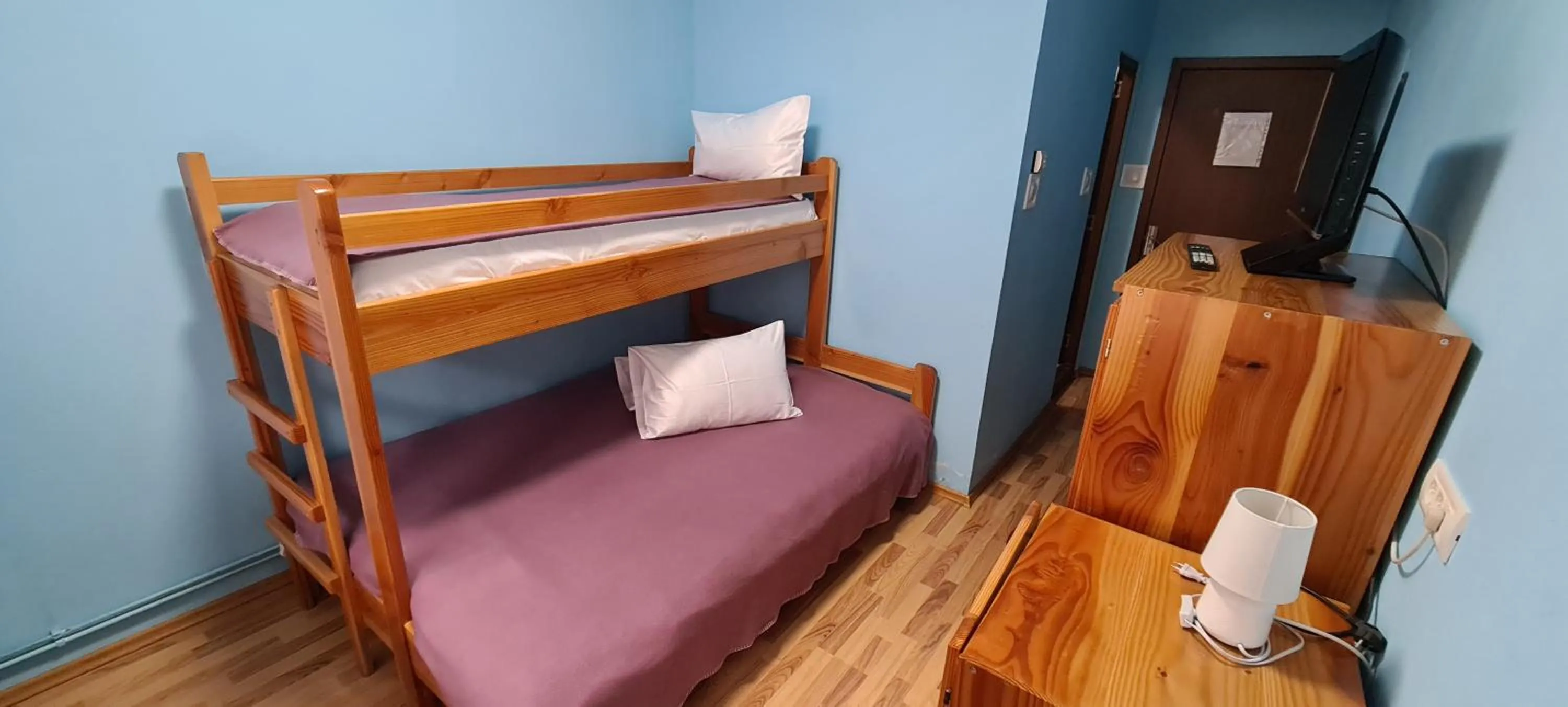 Photo of the whole room, Bed in Pensiunea Aurora - Great Hostel Voineasa