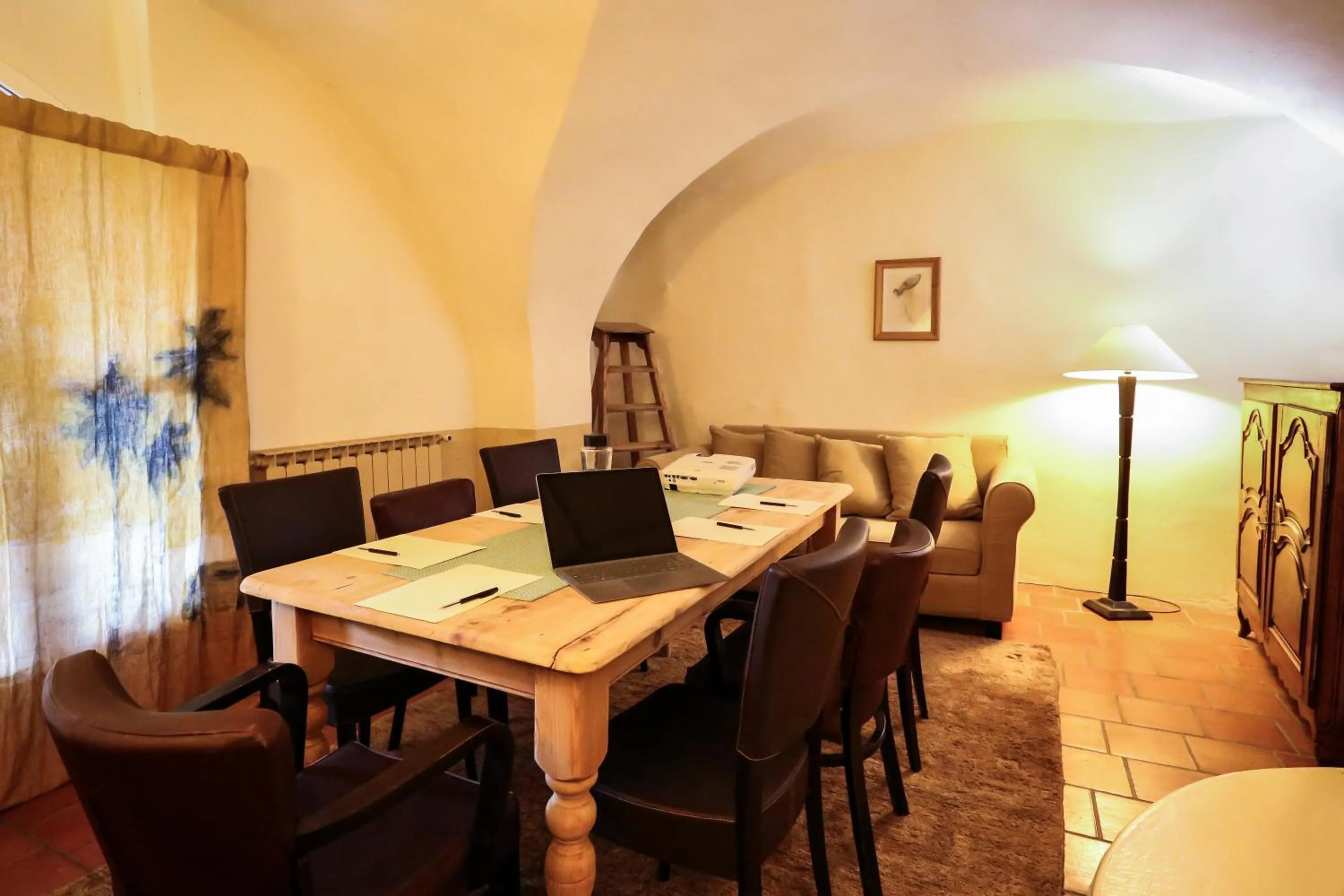 Seating area in La Treille Muscate