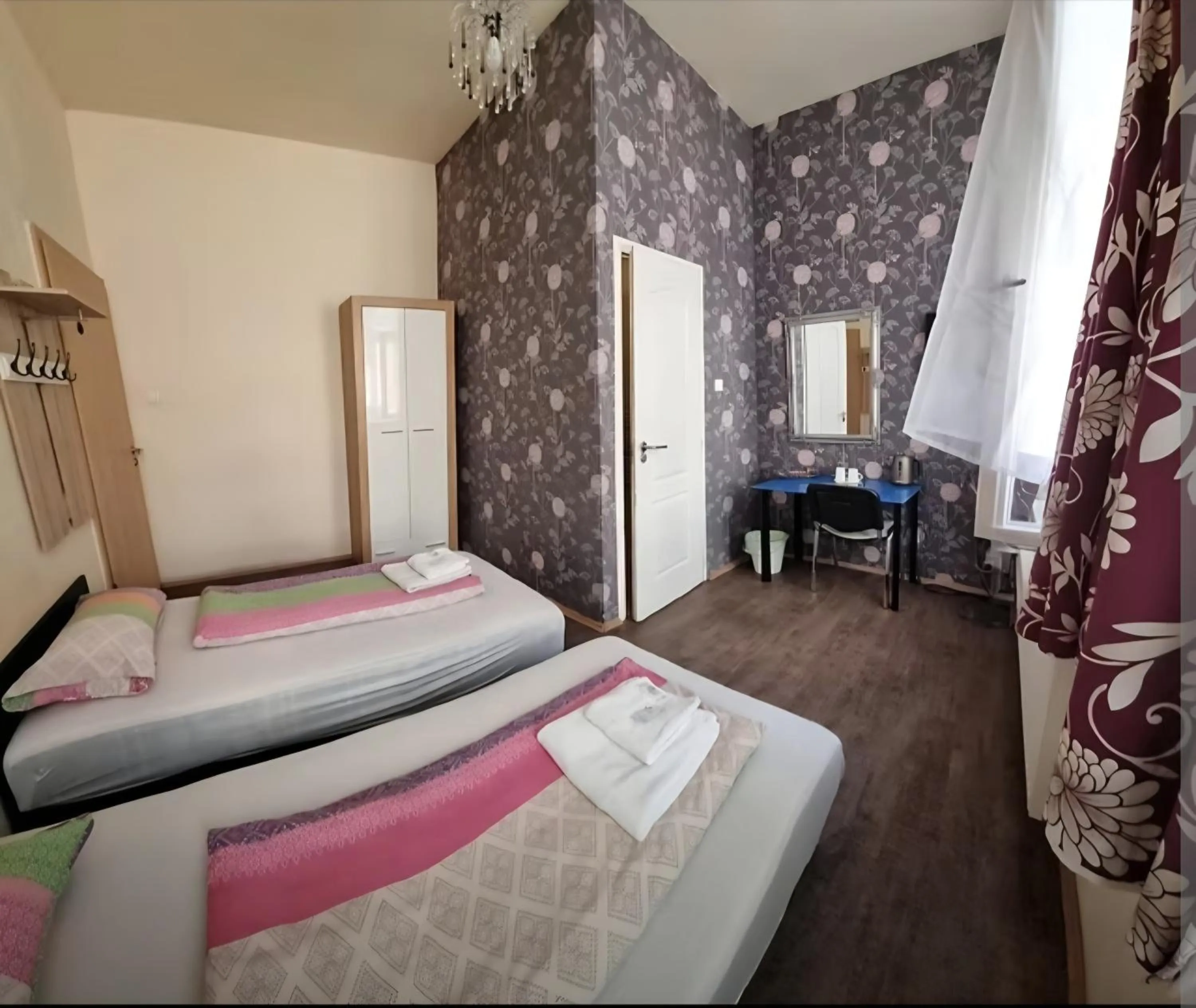 Bedroom, Bed in Garden House