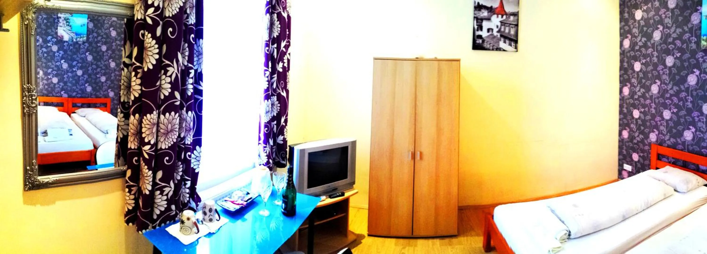 Bedroom, Bed in Garden House