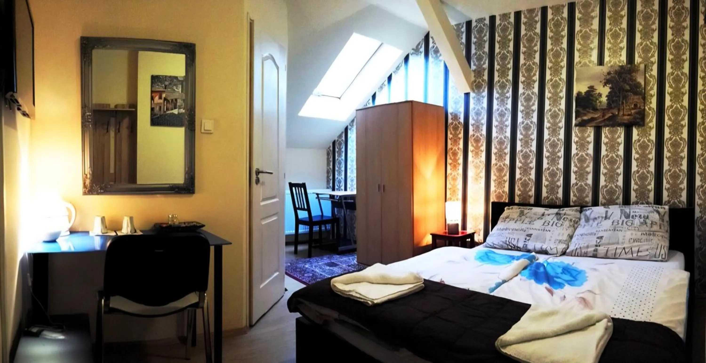 Bedroom, Bed in Garden House