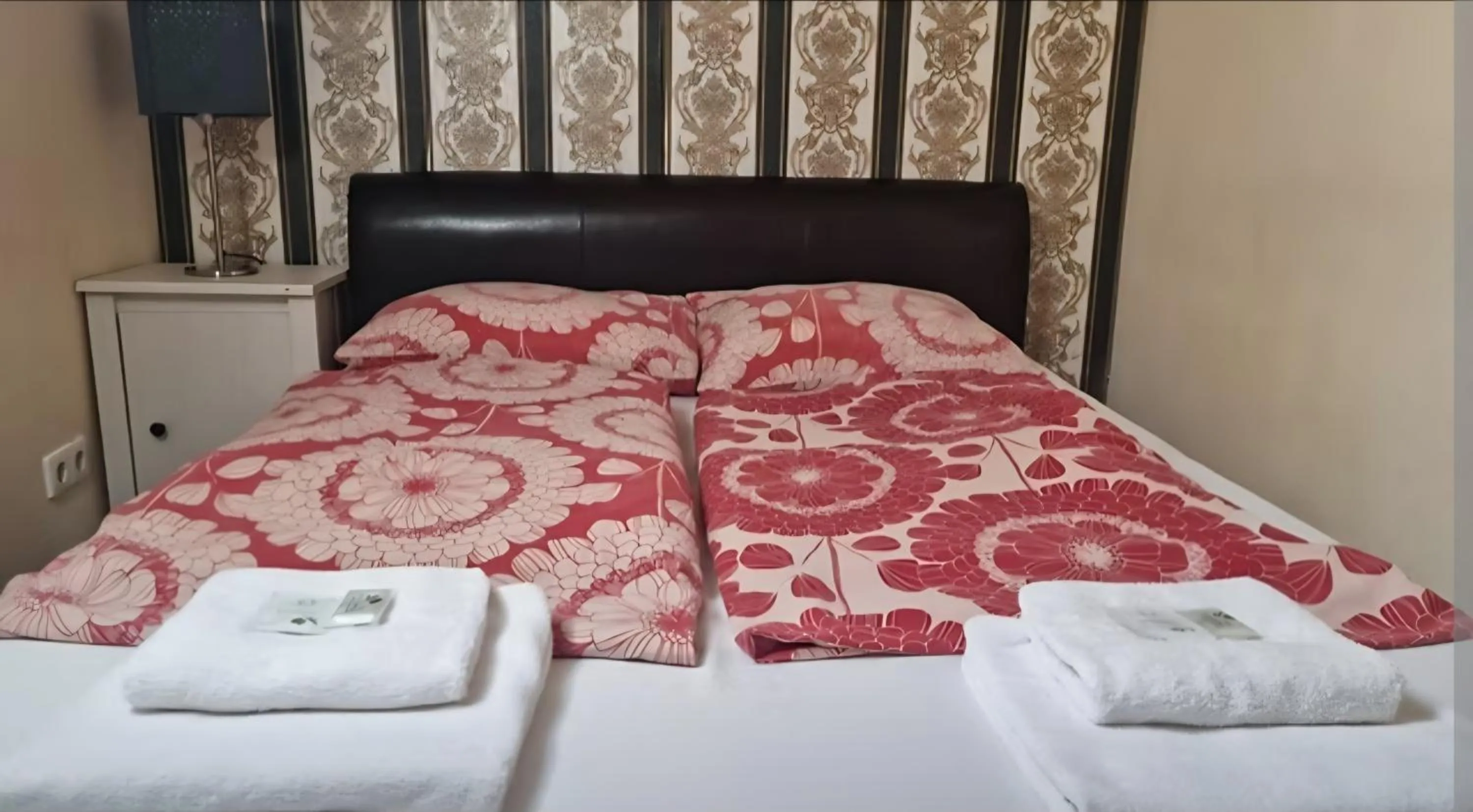 Bedroom, Bed in Garden House