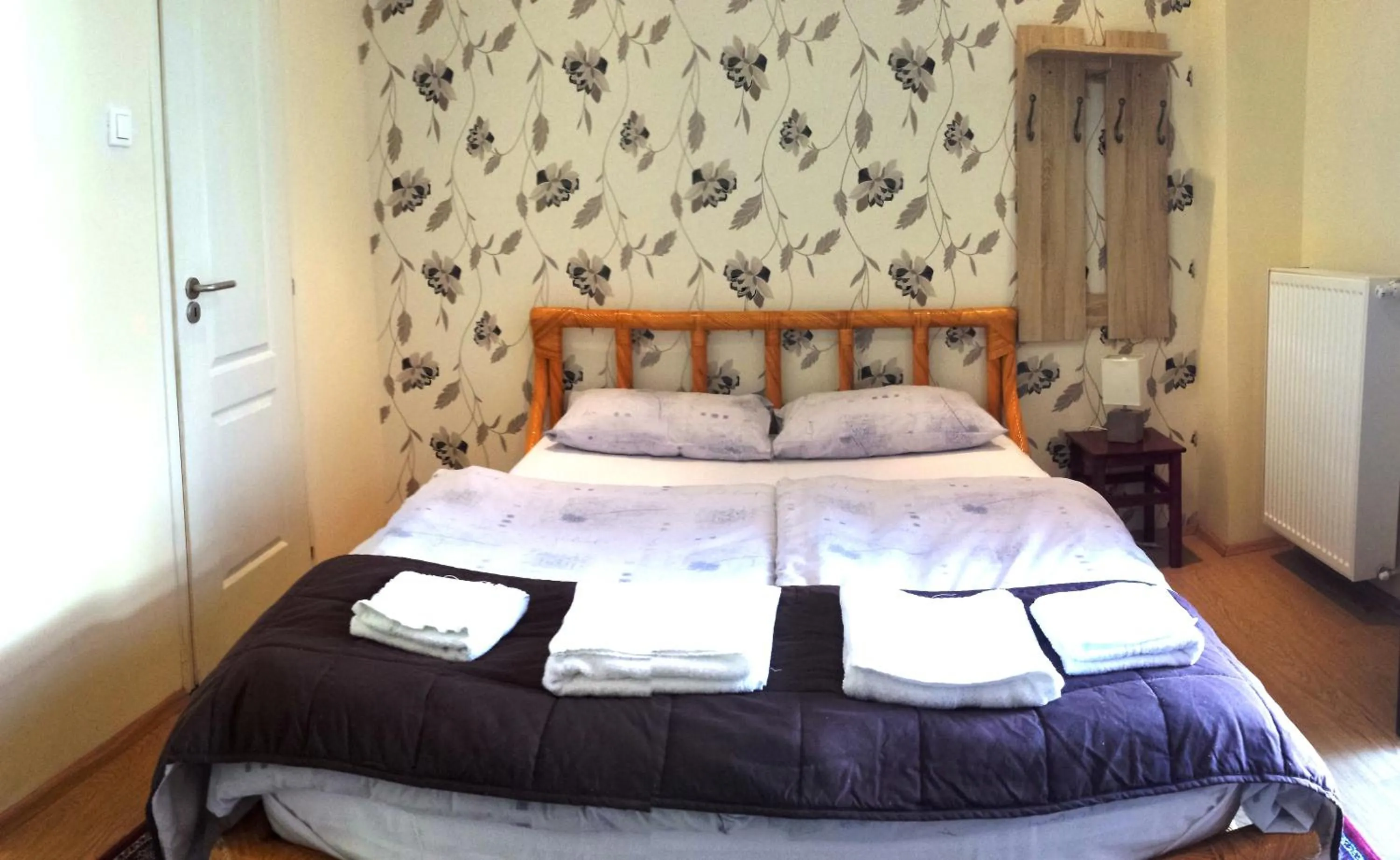 Bedroom, Bed in Garden House