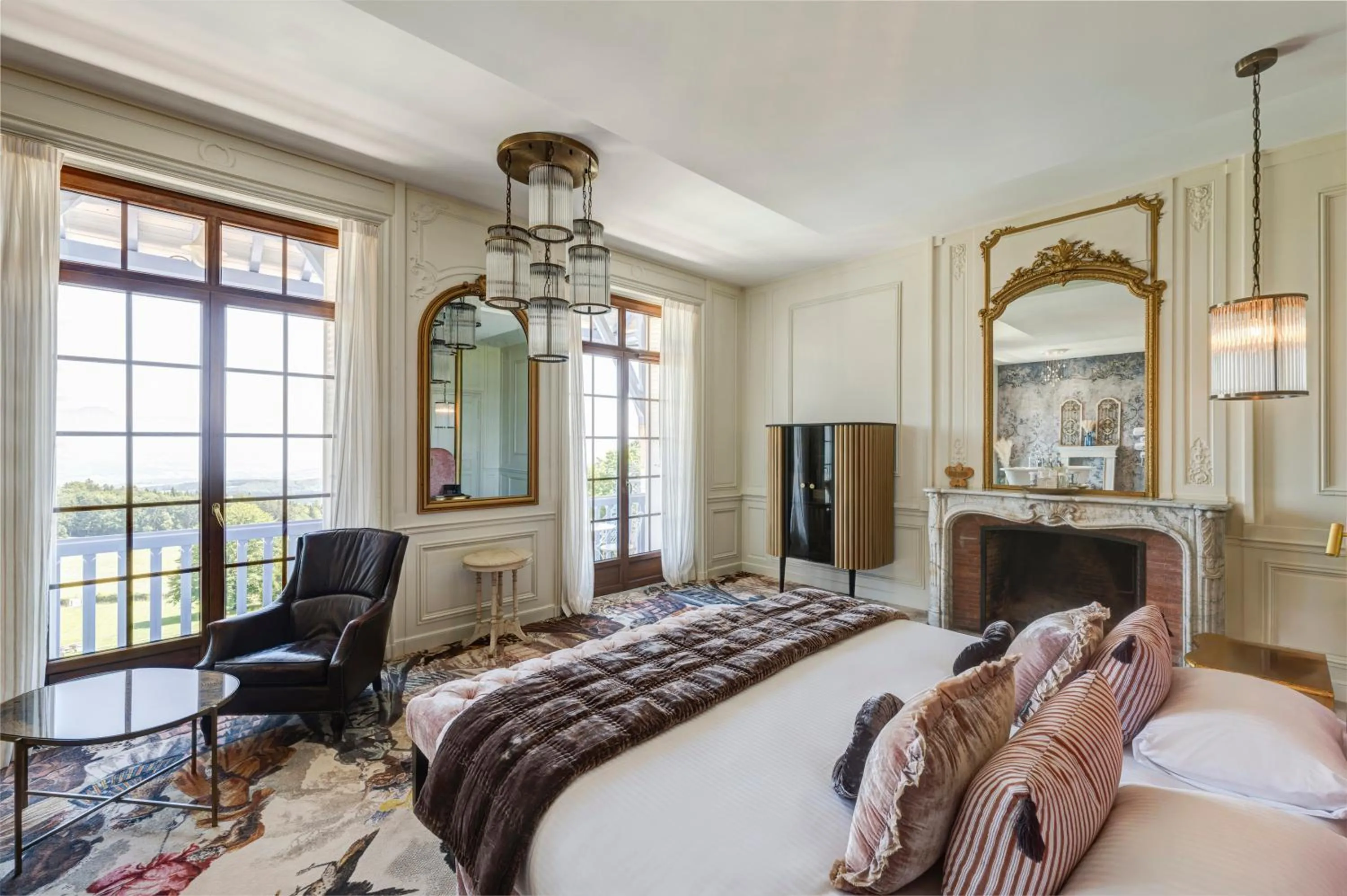 Bed in Château des Avenieres - Relais & Châteaux