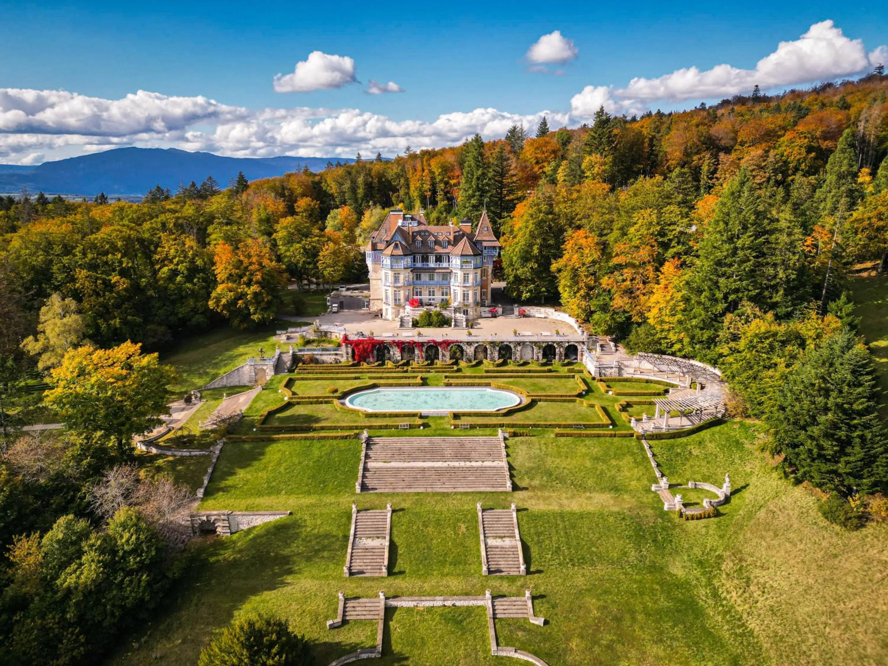 Property building in Château des Avenieres