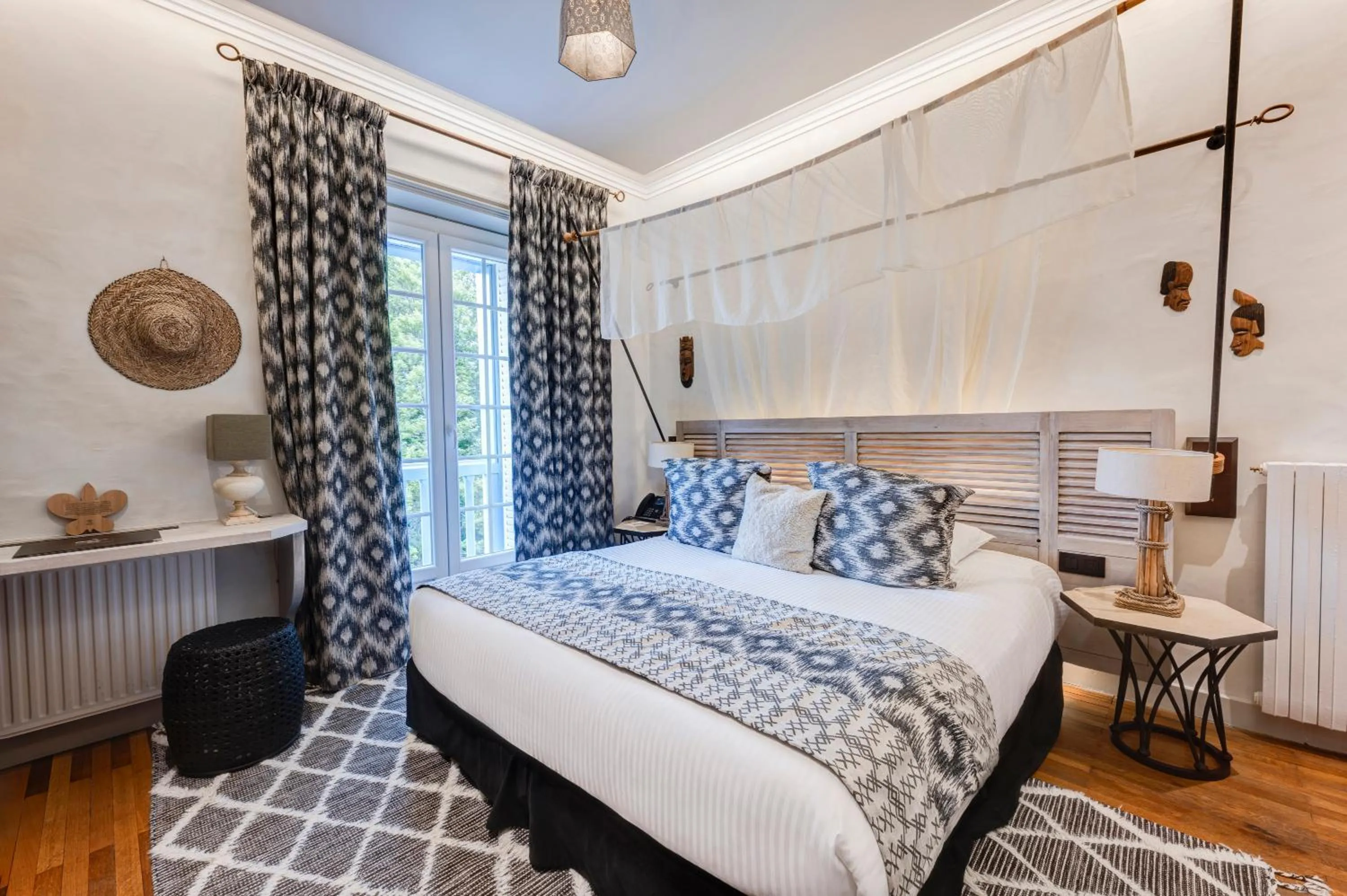 Bed in Château des Avenieres - Relais & Châteaux