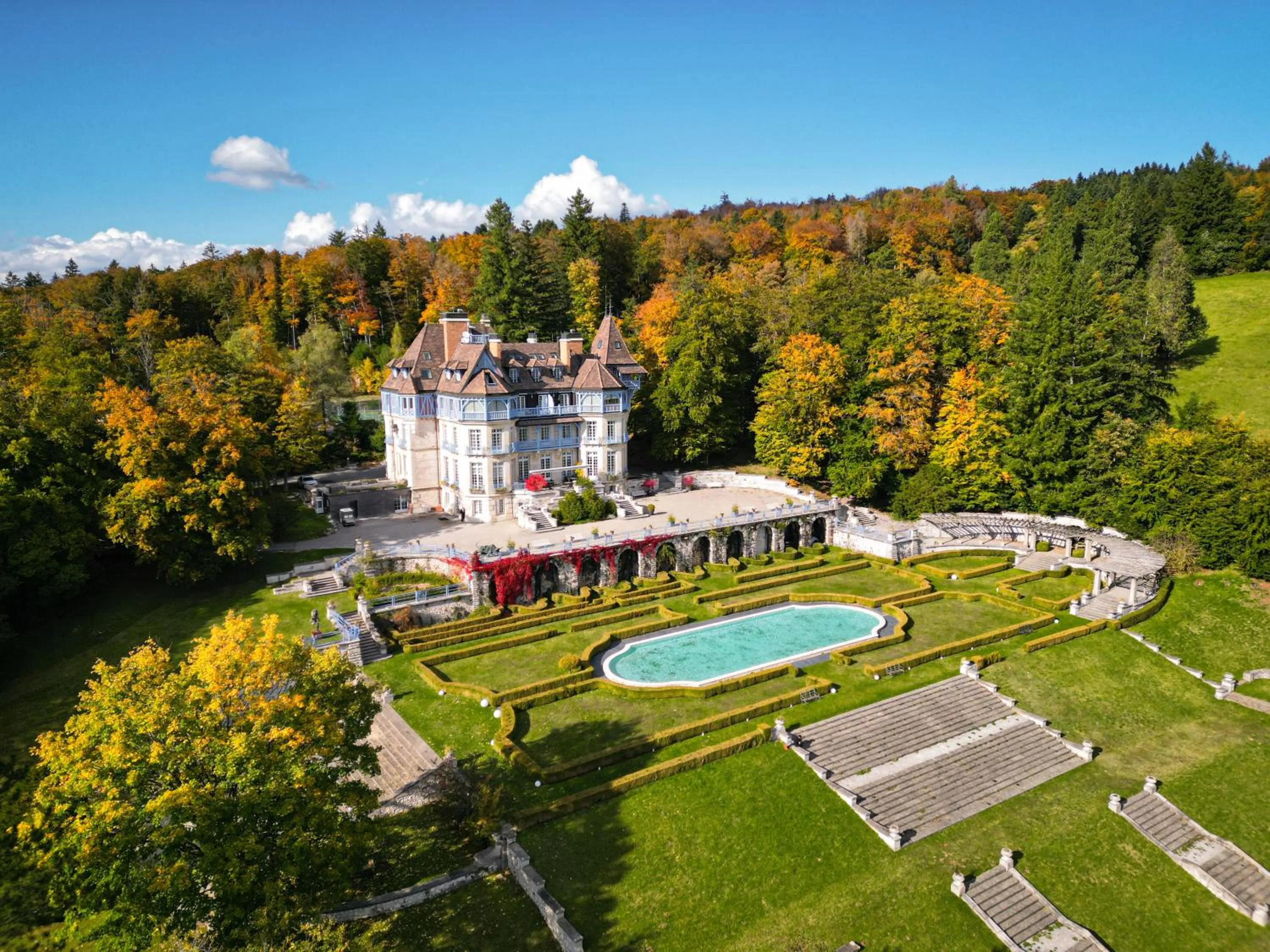 Property building in Château des Avenieres
