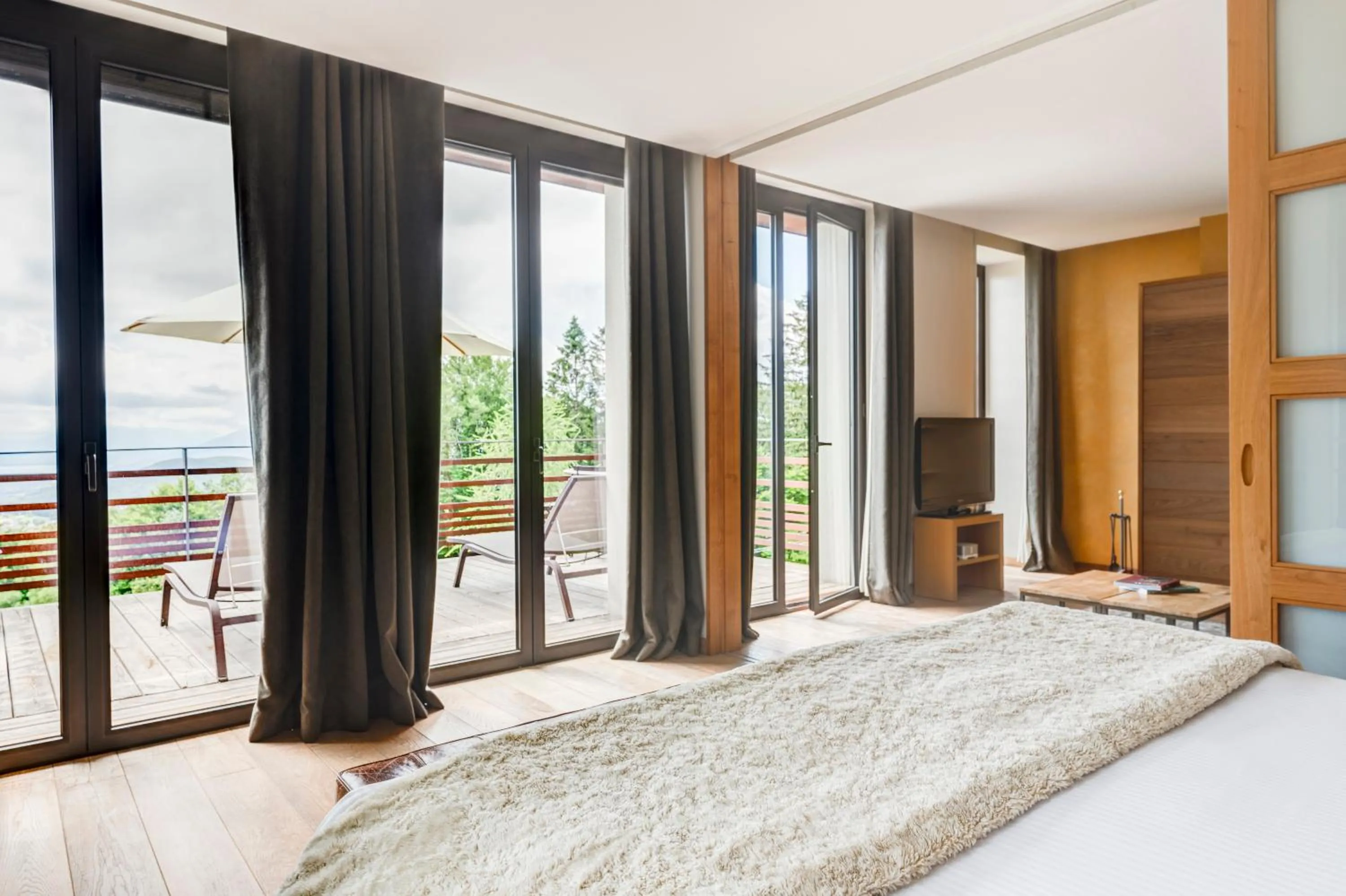 Bed in Château des Avenieres - Relais & Châteaux