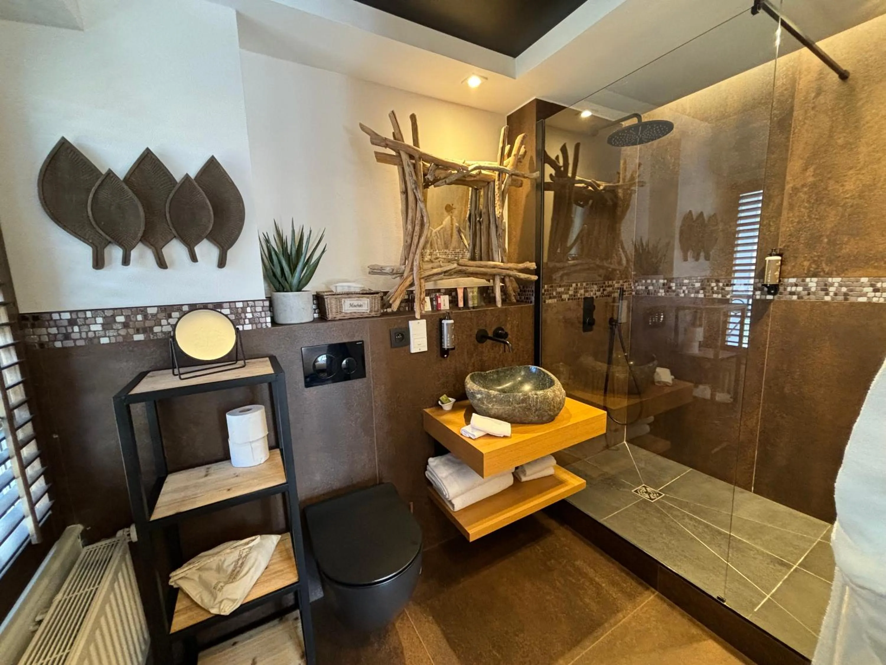 Shower in Château des Avenieres - Relais & Châteaux