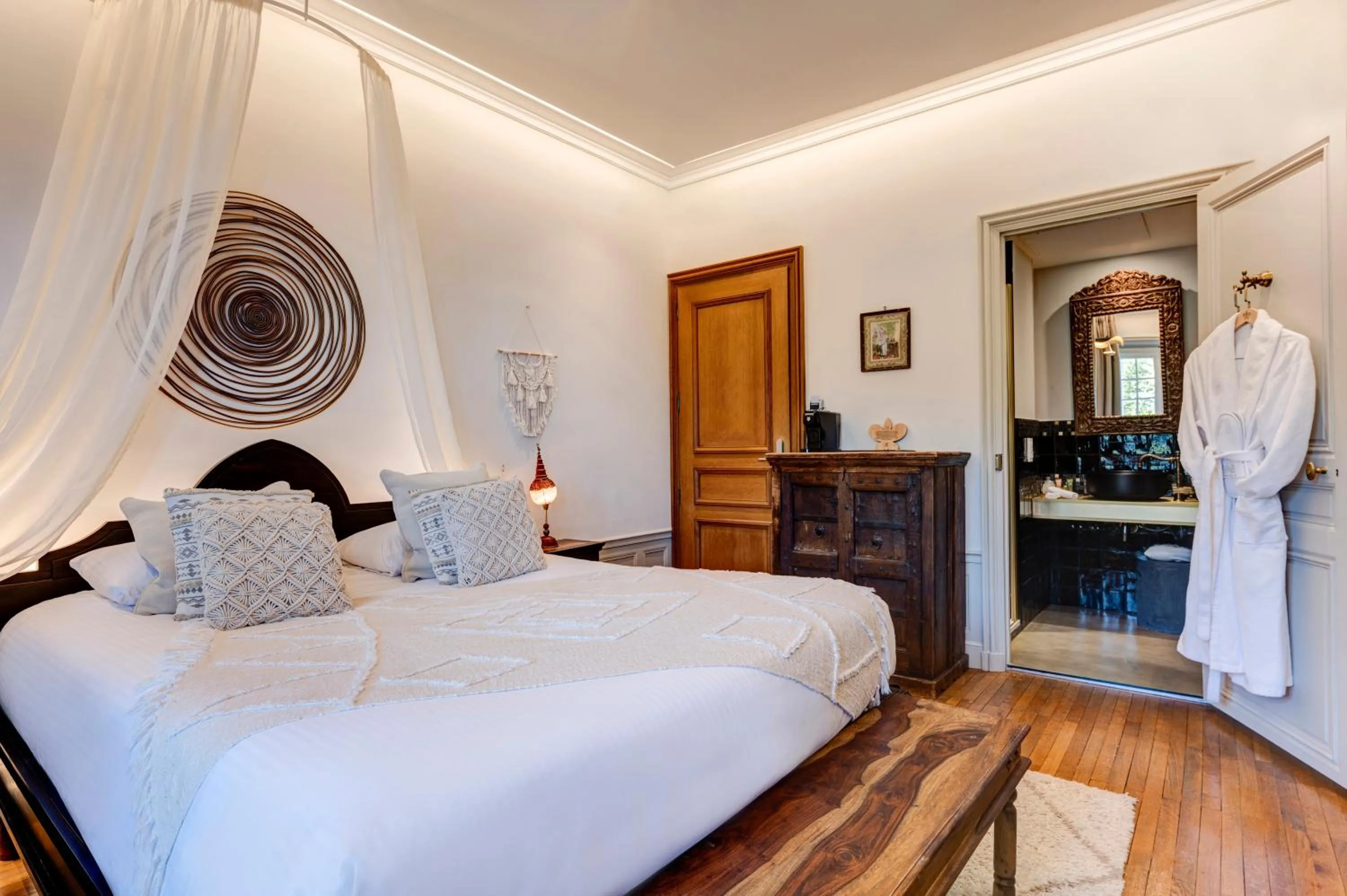 Bed in Château des Avenieres - Relais & Châteaux