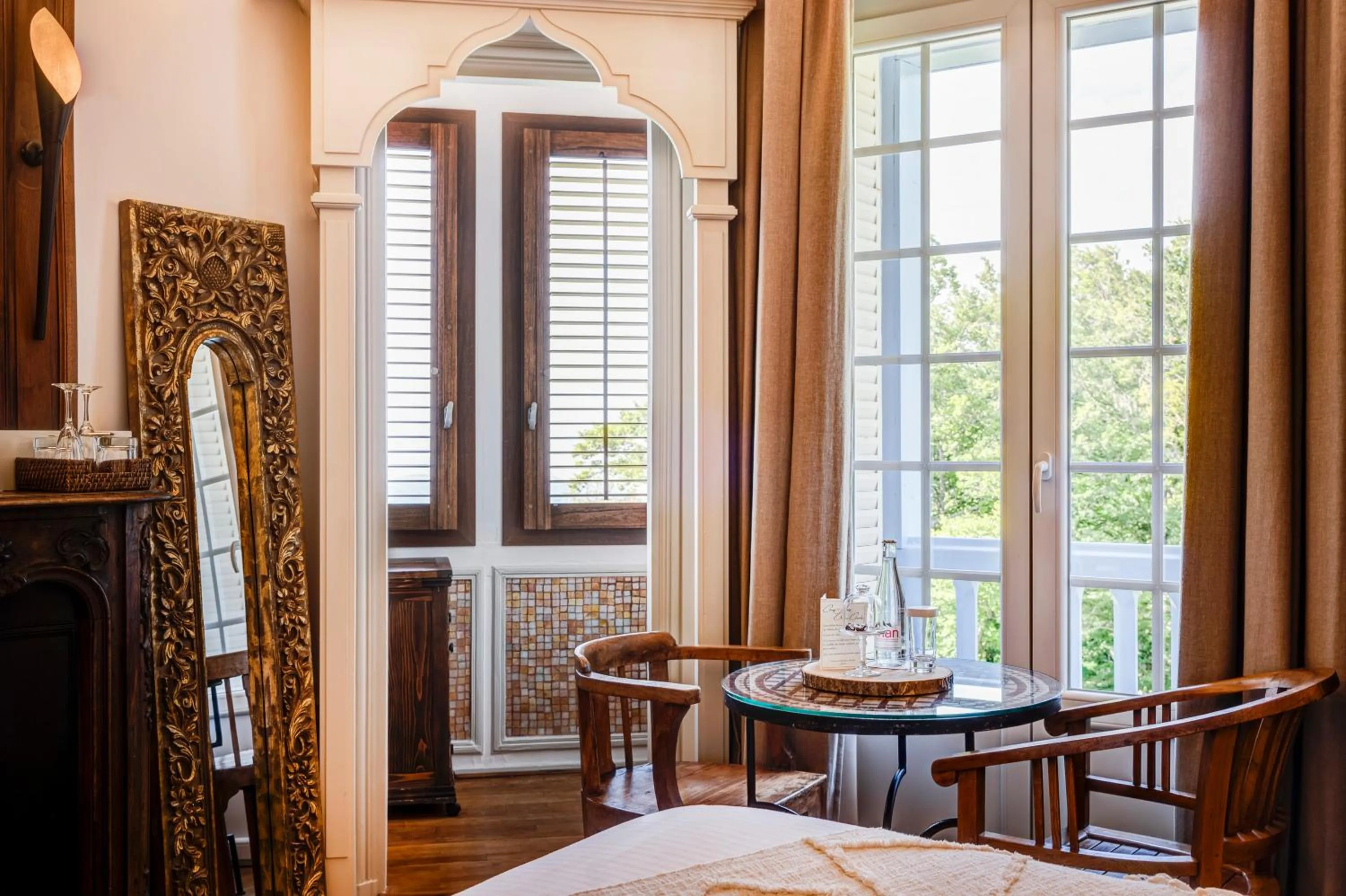 Photo of the whole room, Bed in Château des Avenieres - Relais & Châteaux