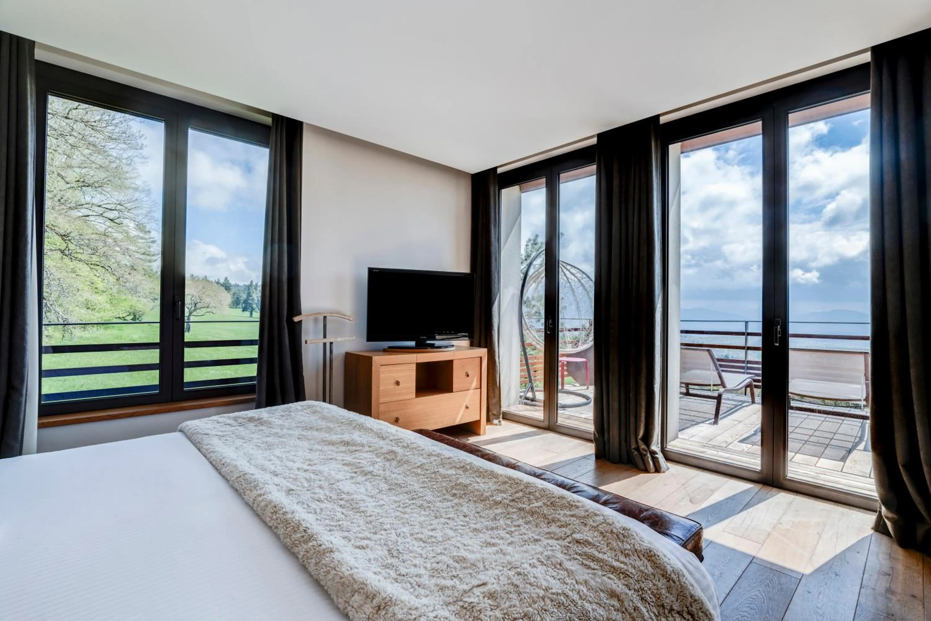 Bed in Château des Avenieres - Relais & Châteaux