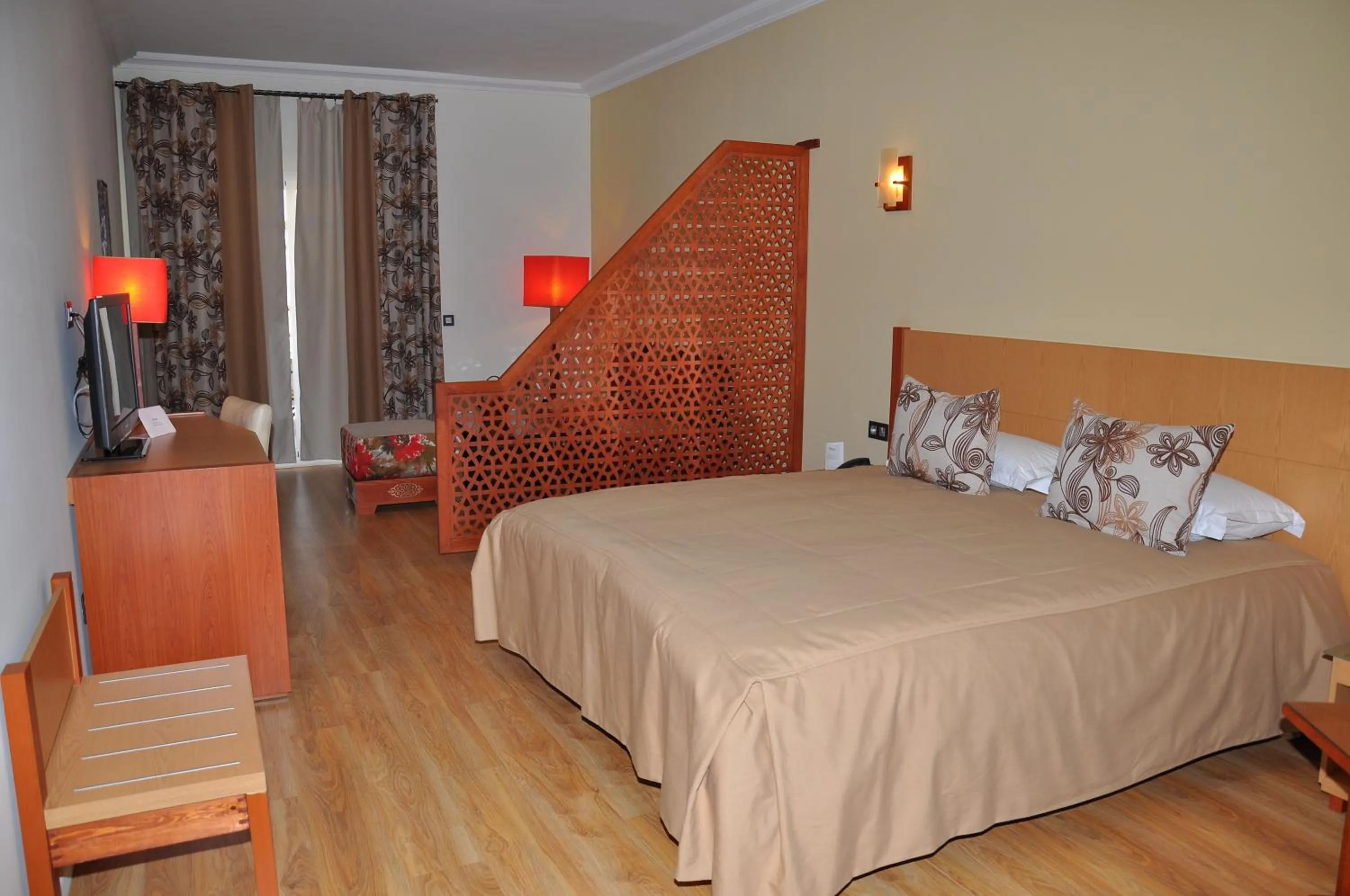 Bedroom, Bed in Across Hotels & Spa