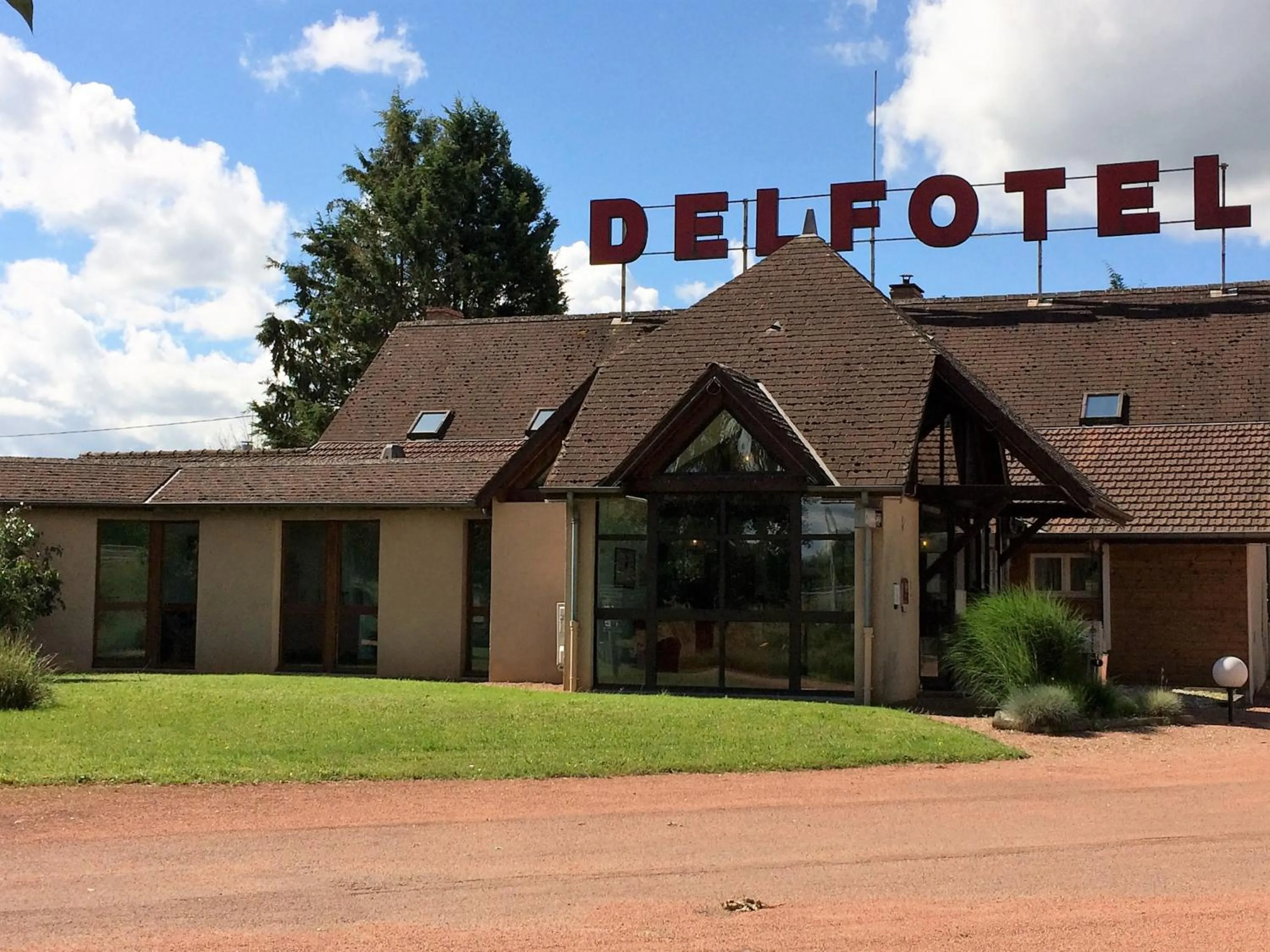 Facade/entrance in Delfotel