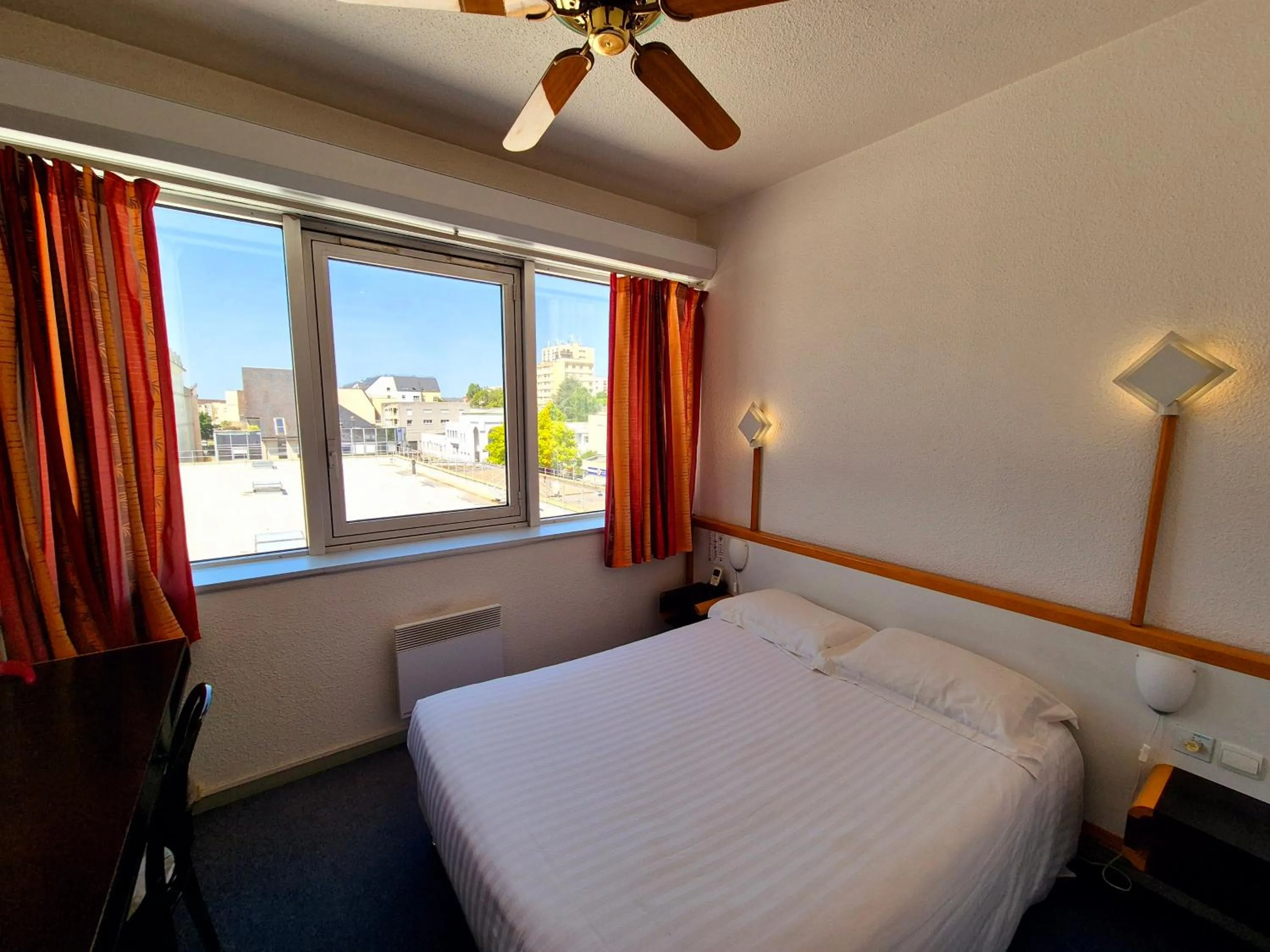 Photo of the whole room, Bed in Arche Hotel