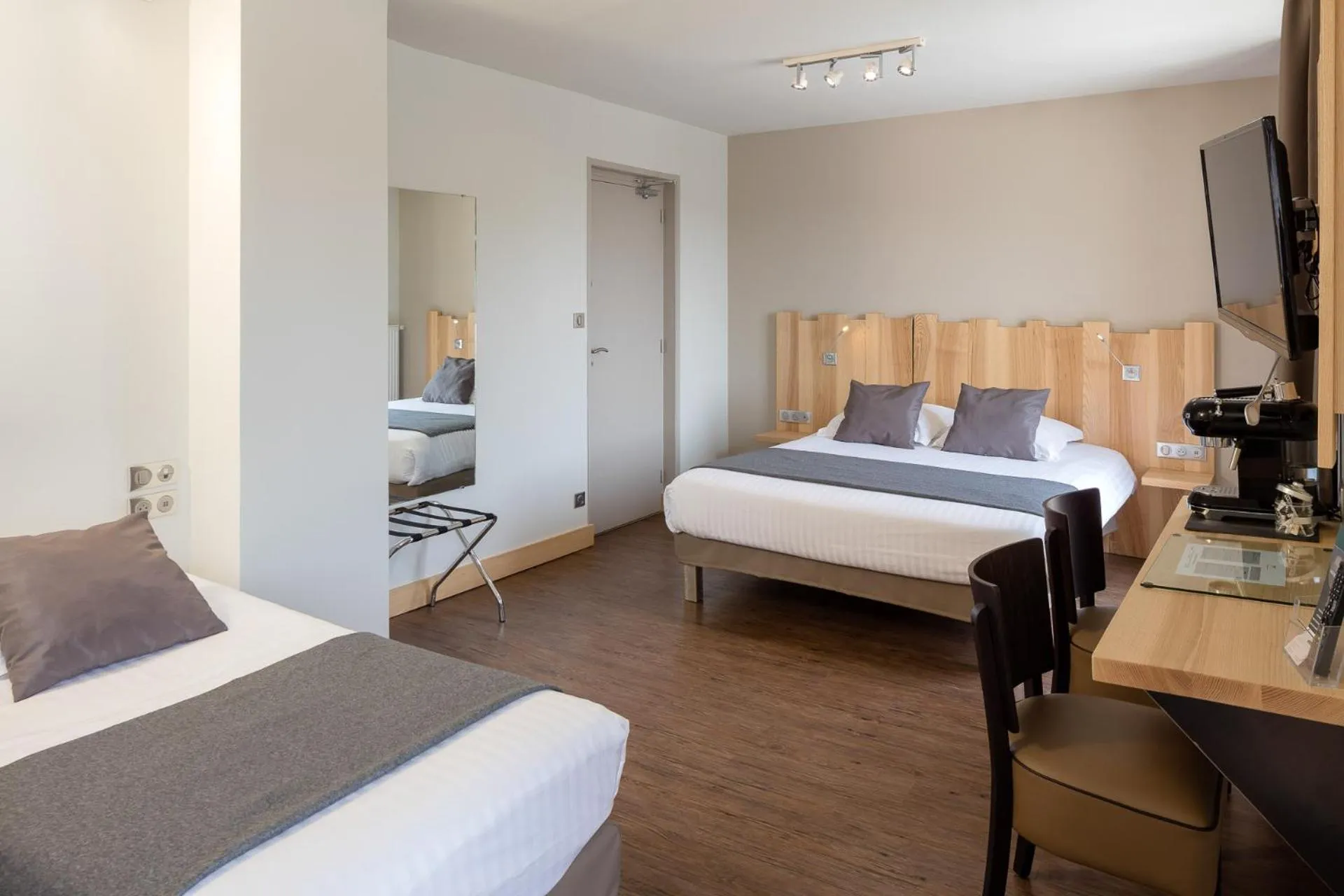 Photo of the whole room, Bed in Bel Horizon