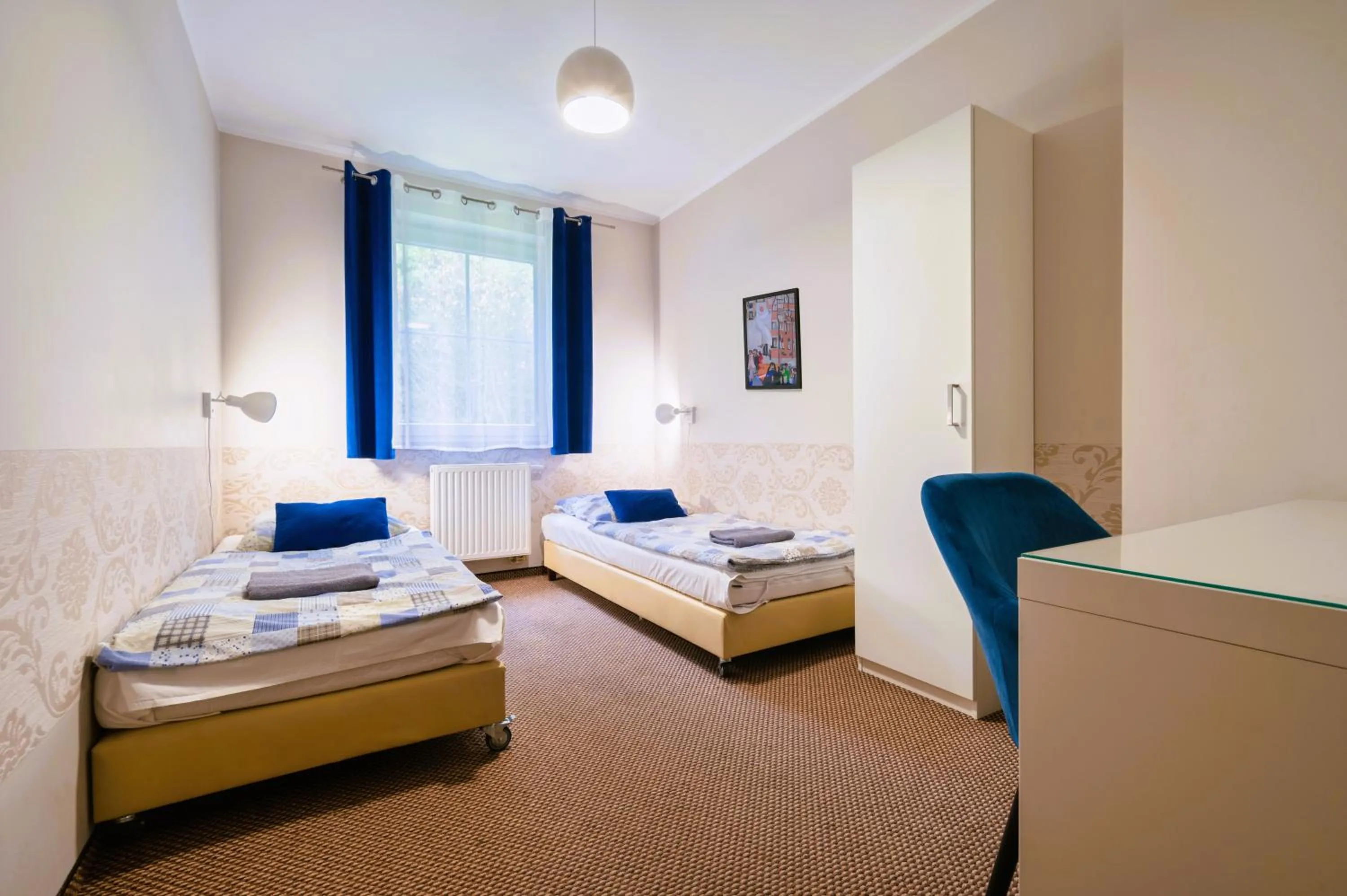 Bed in ApartamentyKudowa - Willa Pod Dębami z ogrodem i parkingiem,