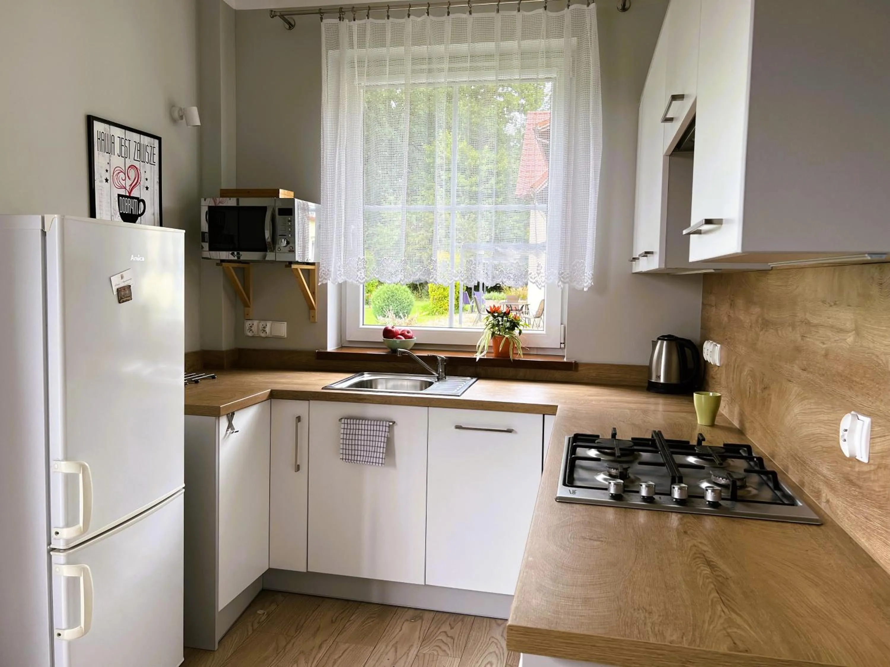 Coffee/tea facilities in ApartamentyKudowa - Willa Pod Dębami z ogrodem i parkingiem,