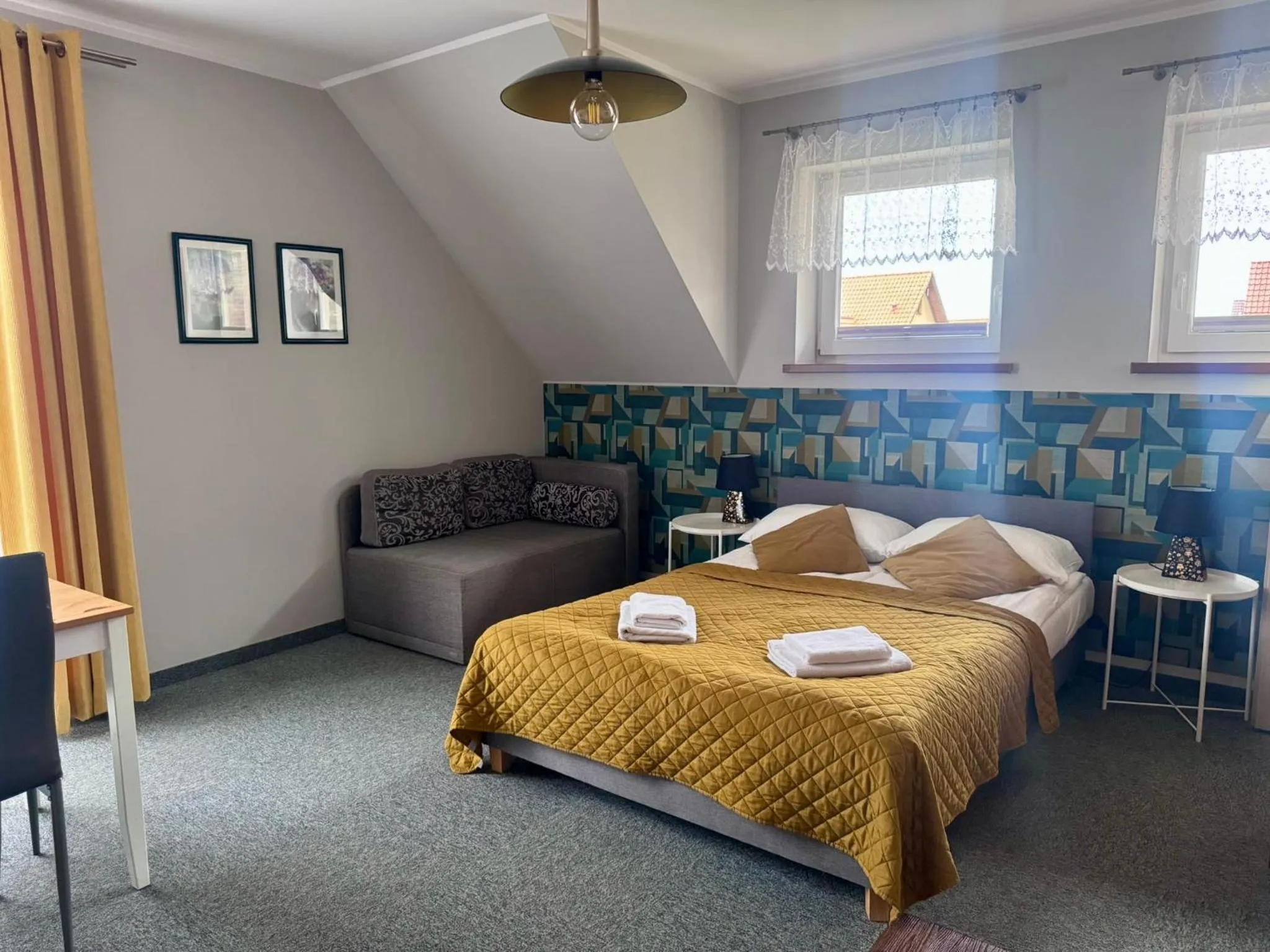 Bed in ApartamentyKudowa - Willa Pod Dębami z ogrodem i parkingiem,