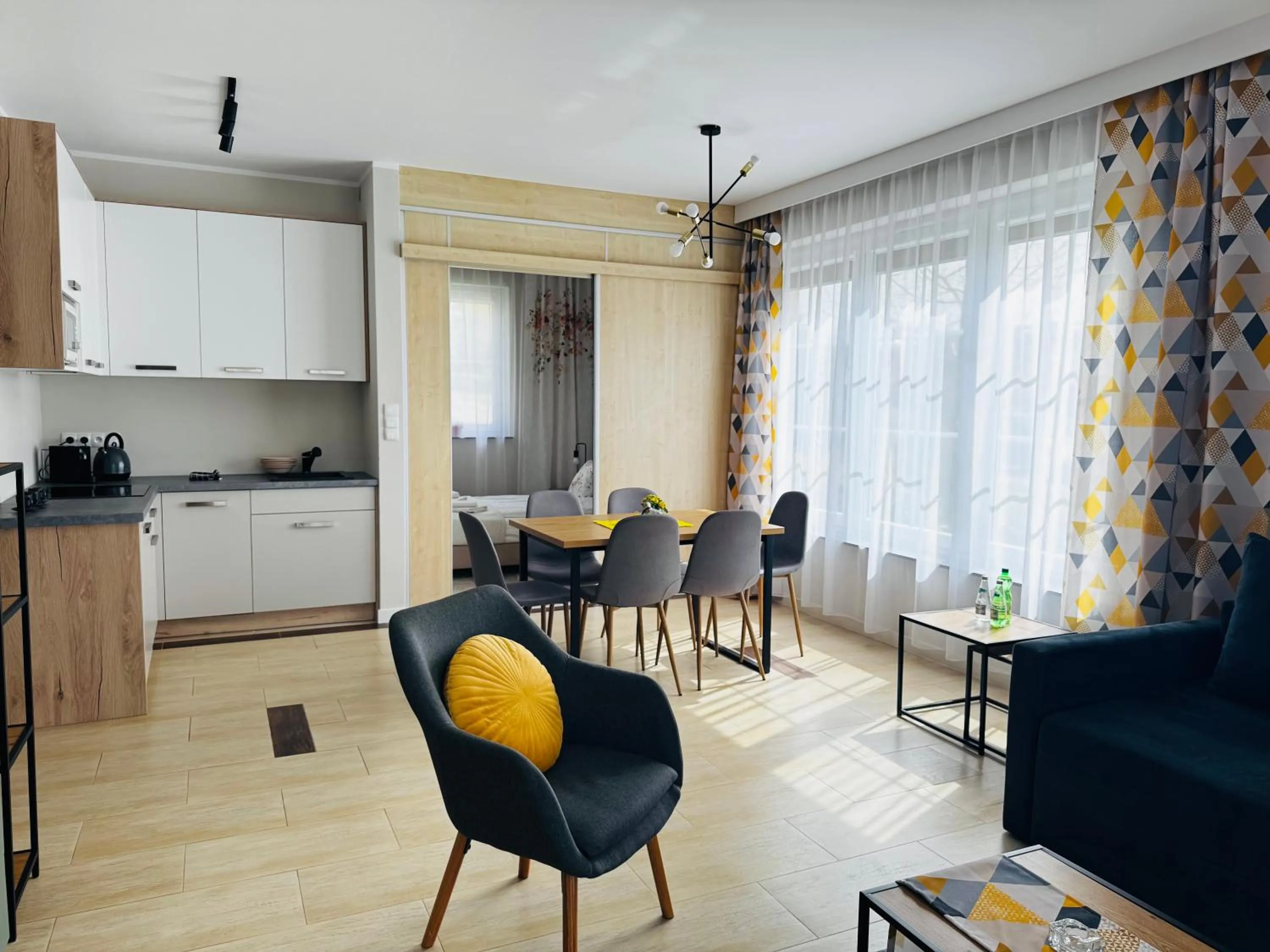 Kitchen or kitchenette in ApartamentyKudowa - Willa Pod Dębami z ogrodem i parkingiem,