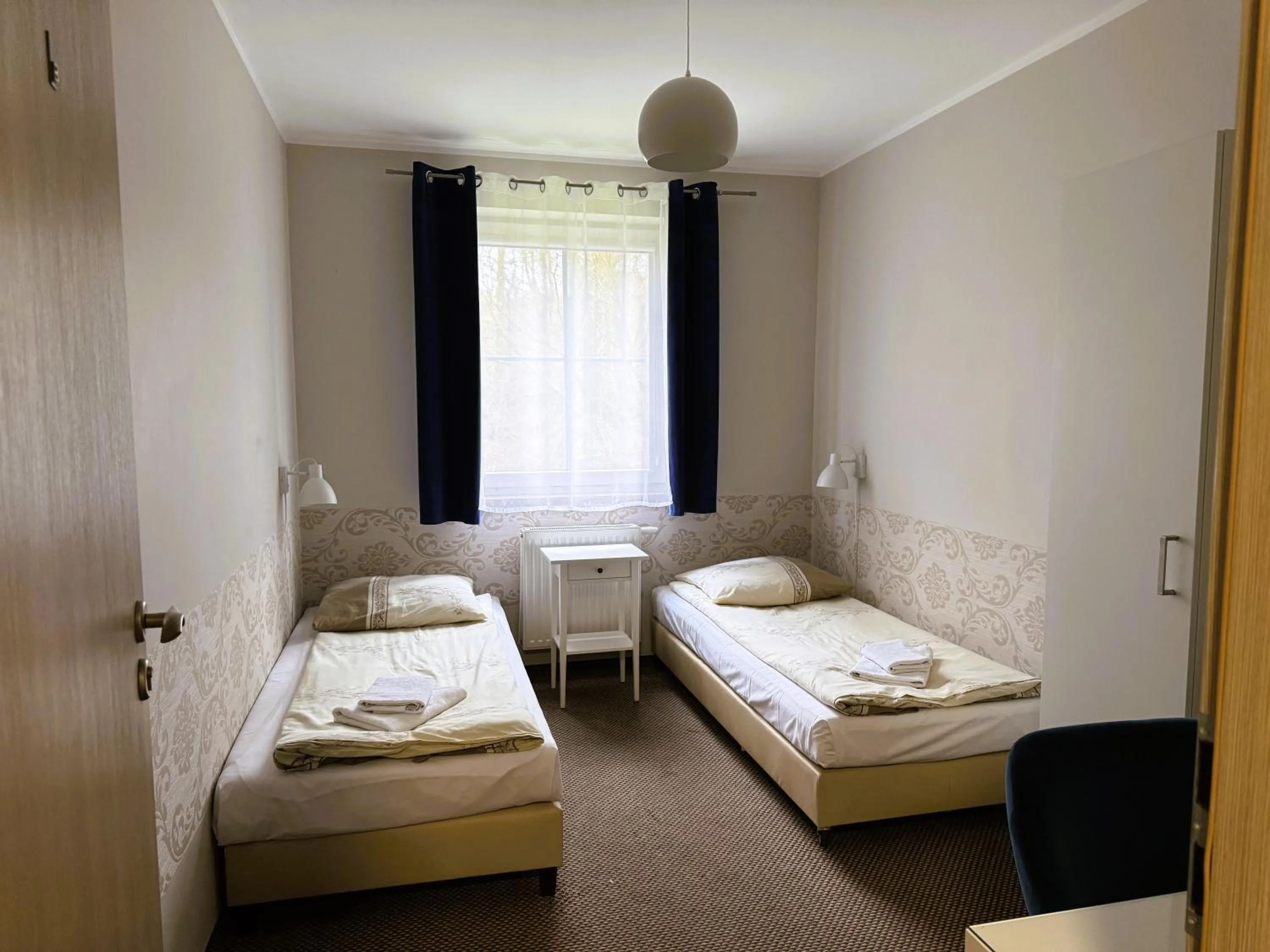 Bed in ApartamentyKudowa - Willa Pod Dębami z ogrodem i parkingiem,