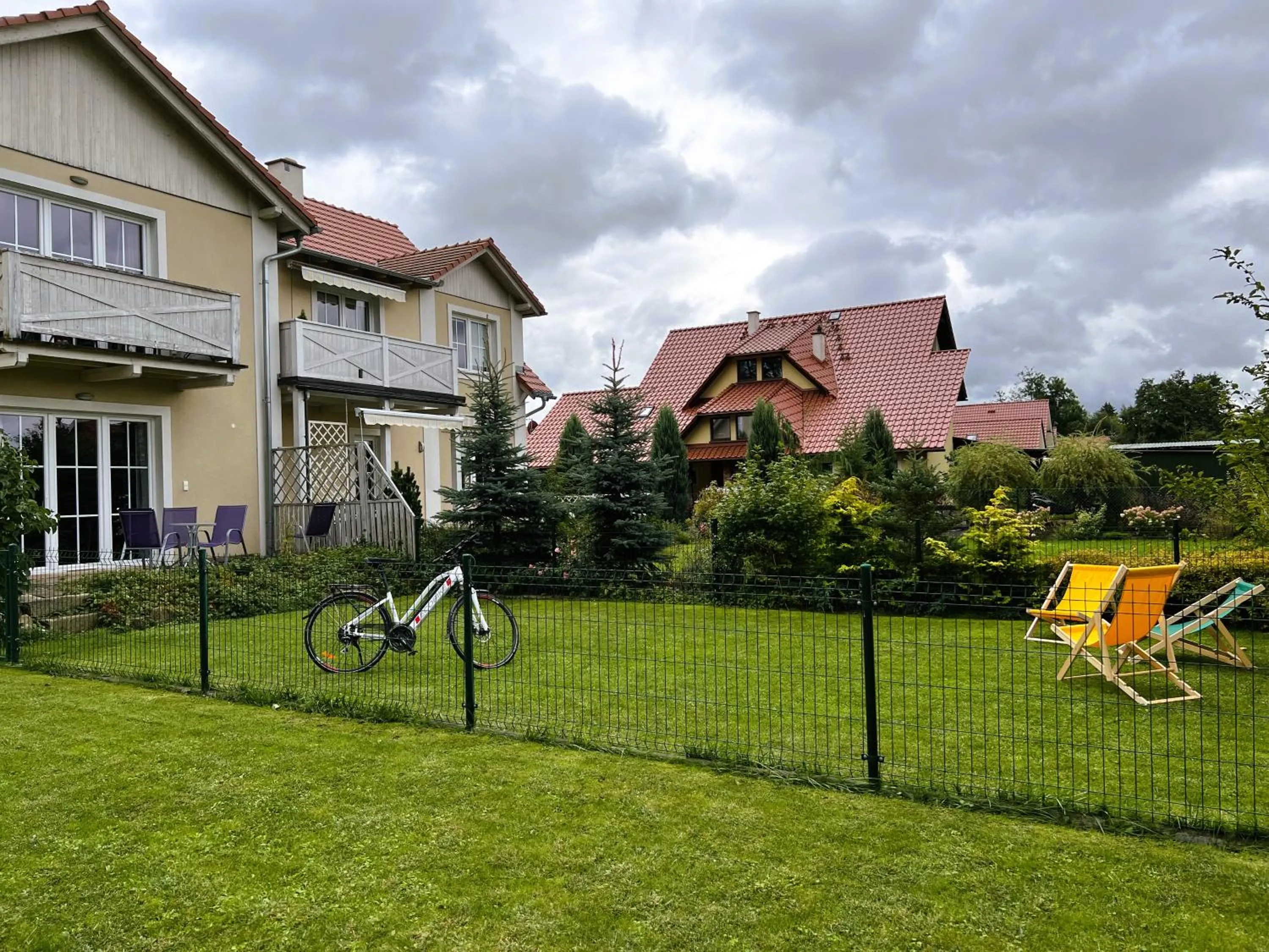 Property building in ApartamentyKudowa - Willa Pod Dębami z ogrodem i parkingiem,