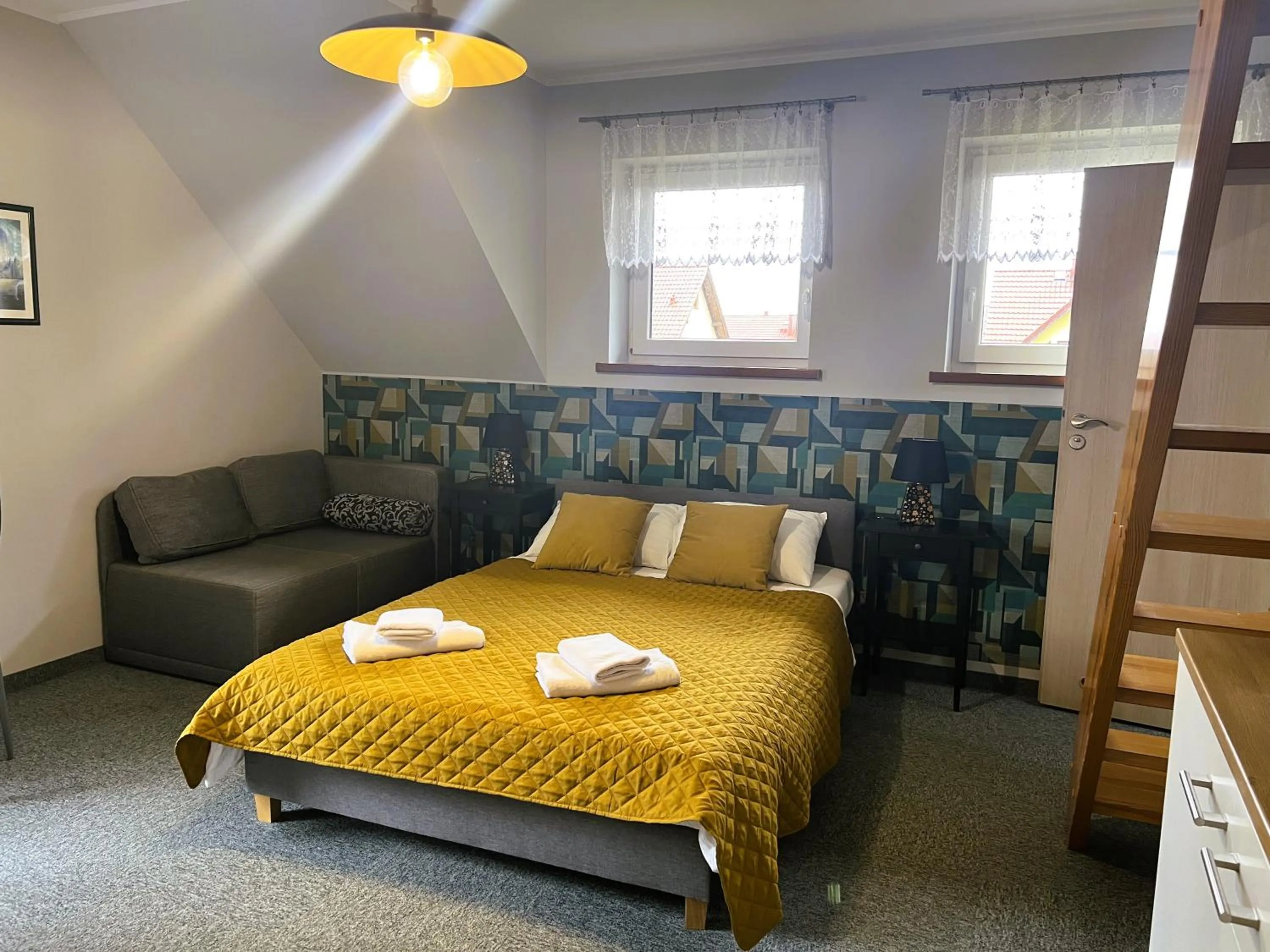 Bed in ApartamentyKudowa - Willa Pod Dębami z ogrodem i parkingiem,