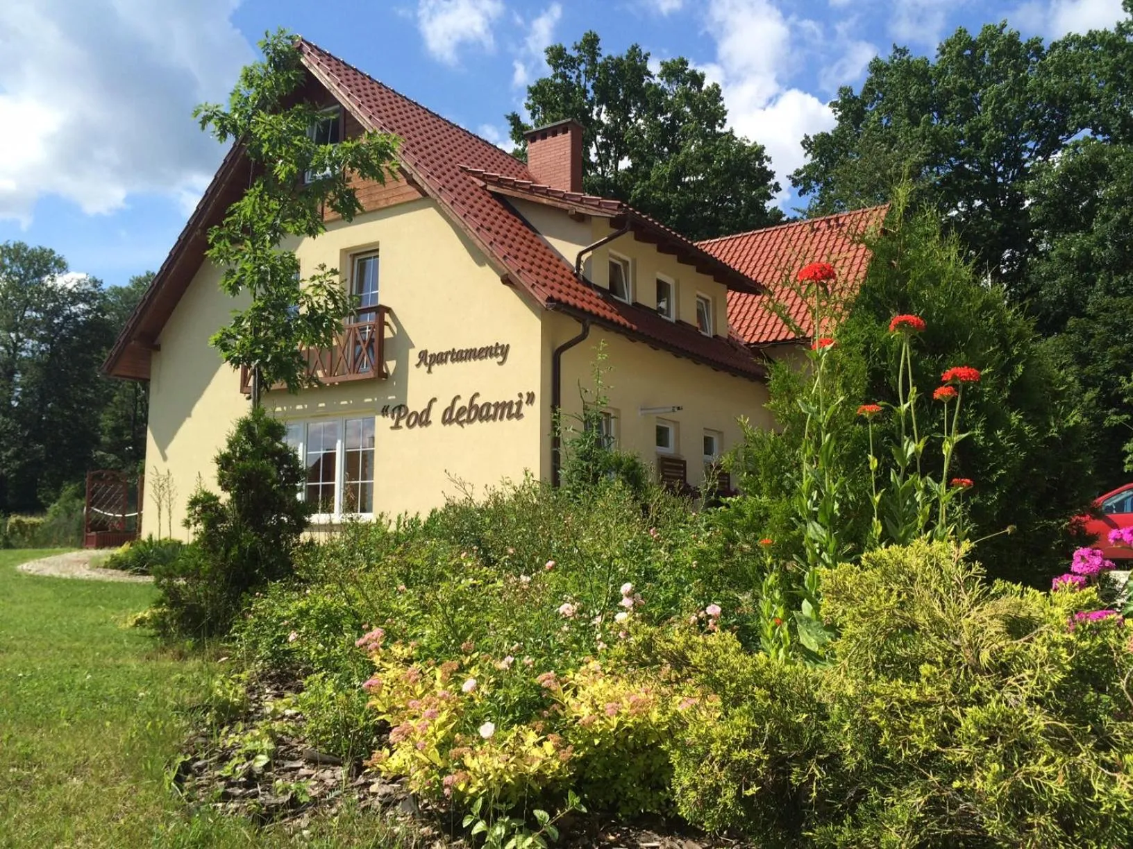 Property building in ApartamentyKudowa - Willa Pod Dębami z ogrodem i parkingiem,