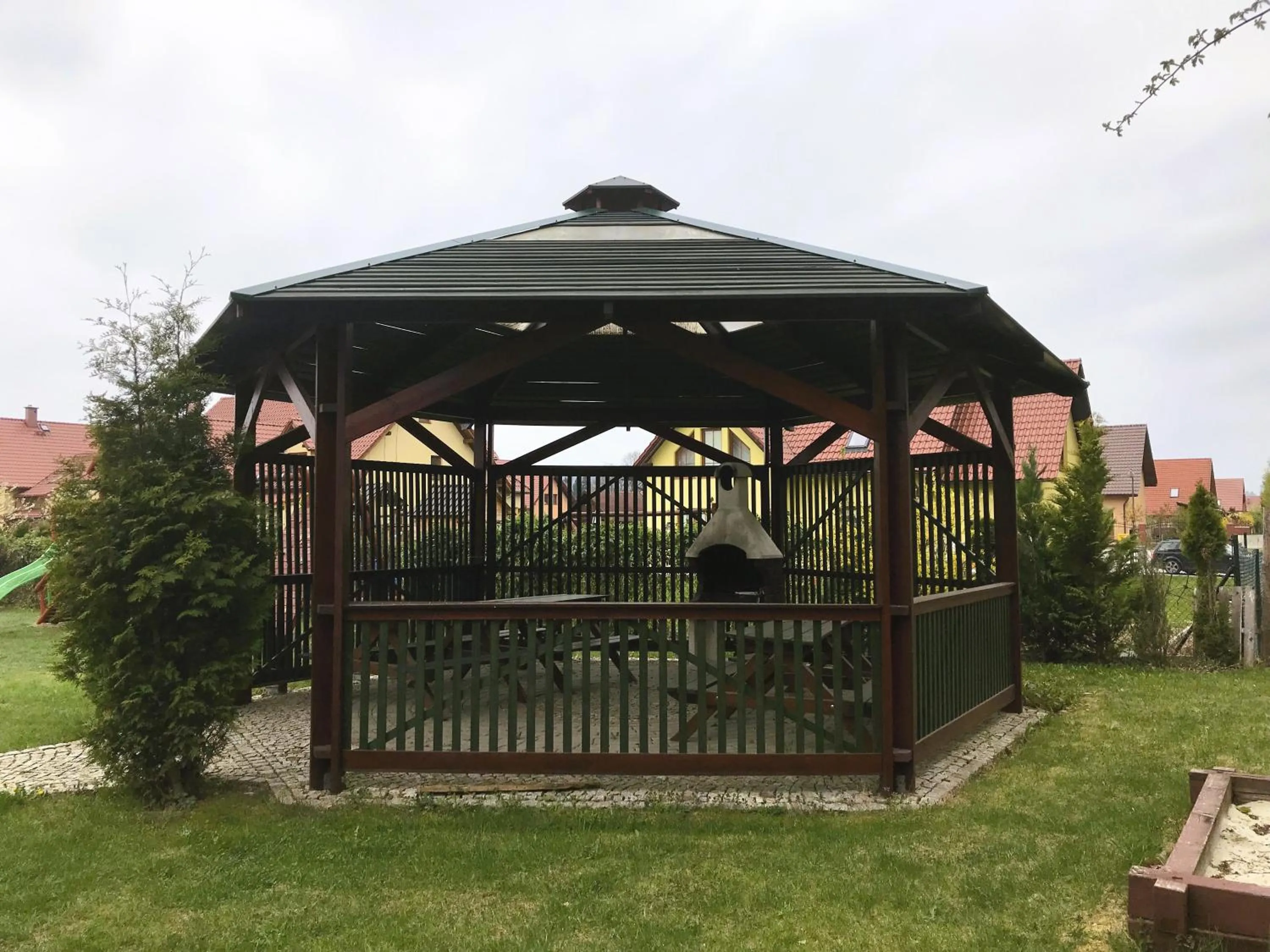 Property building in ApartamentyKudowa - Willa Pod Dębami z ogrodem i parkingiem,